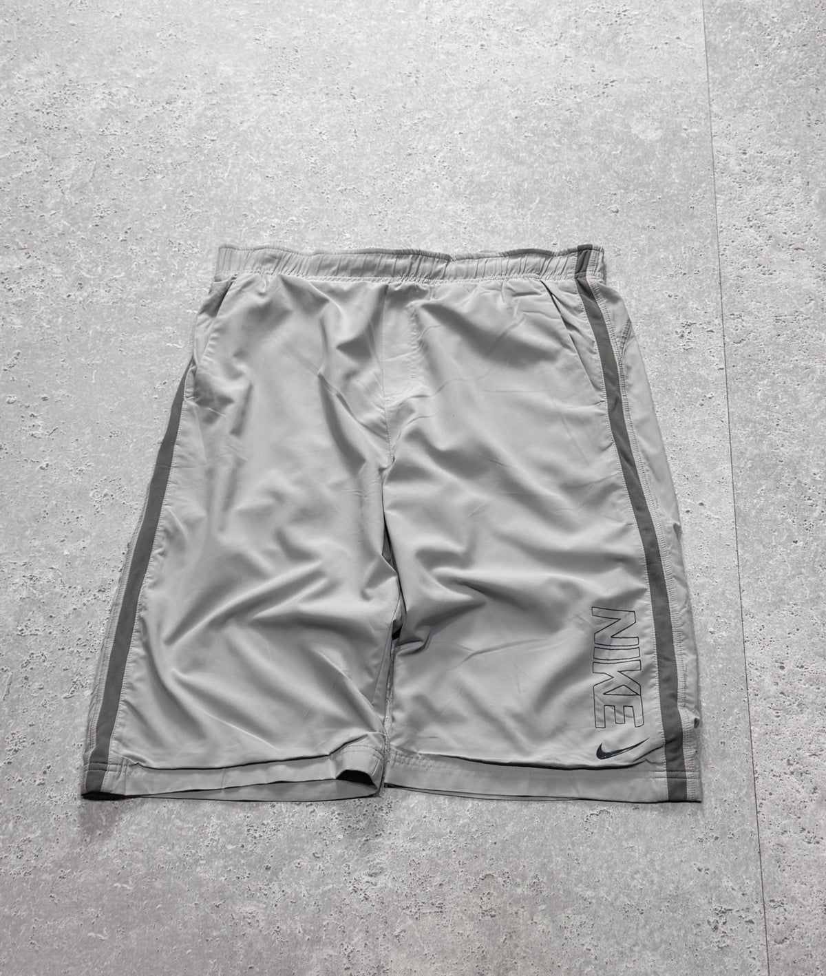 Vintage 2000s Nike Dri Fit Track Shorts (M)