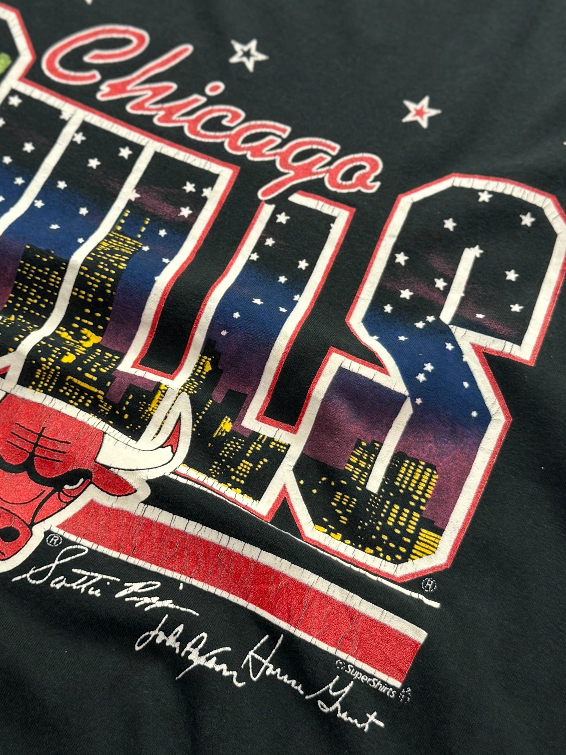 Vintage 90s Chicago Bulls NBA Graphic Tee (M)