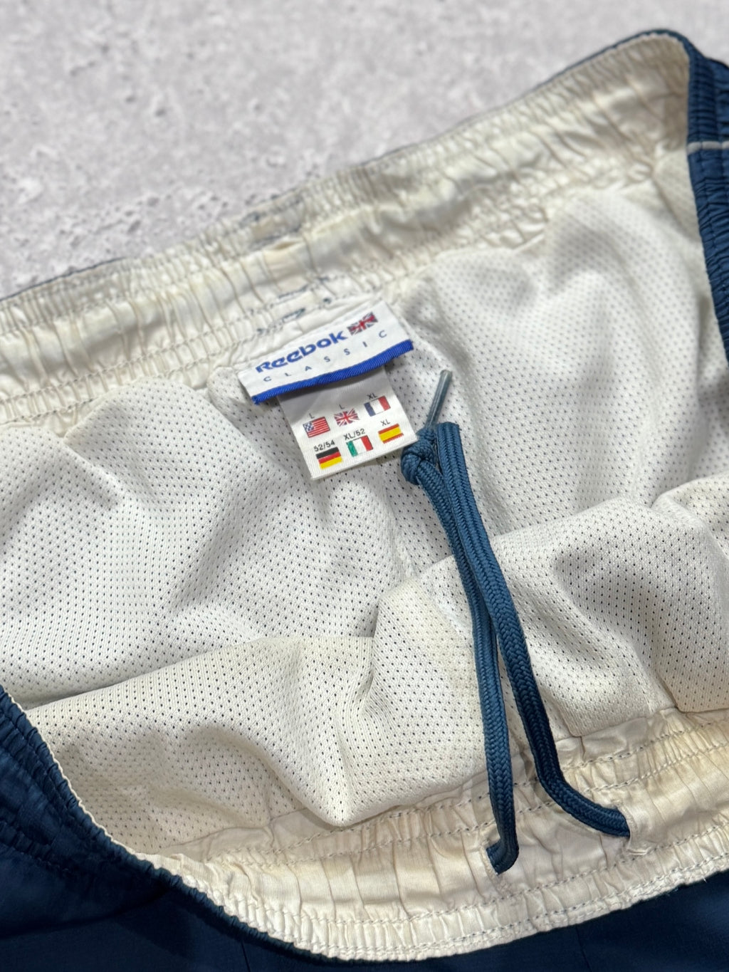 Vintage 2000s Reebok Classic Adjustable 3/4 Track Shorts (L)