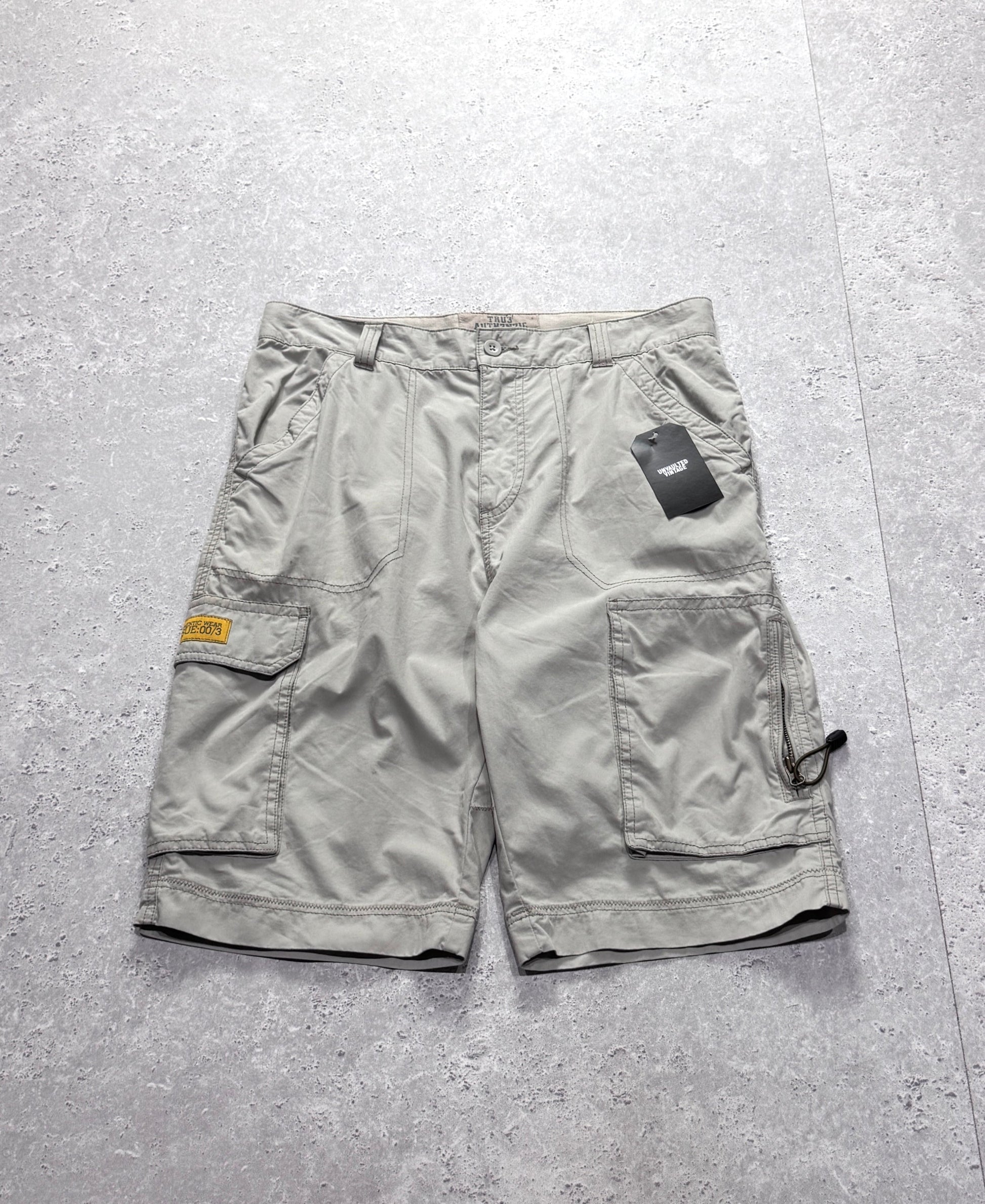 Vintage Y2K Utility Cargo Shorts (32”)