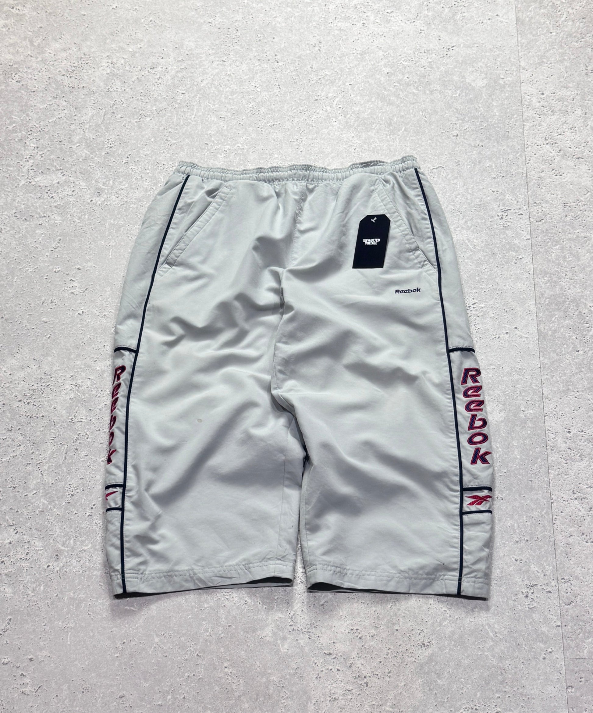 Vintage 2000s Reebok 3/4 Track Shorts (M)