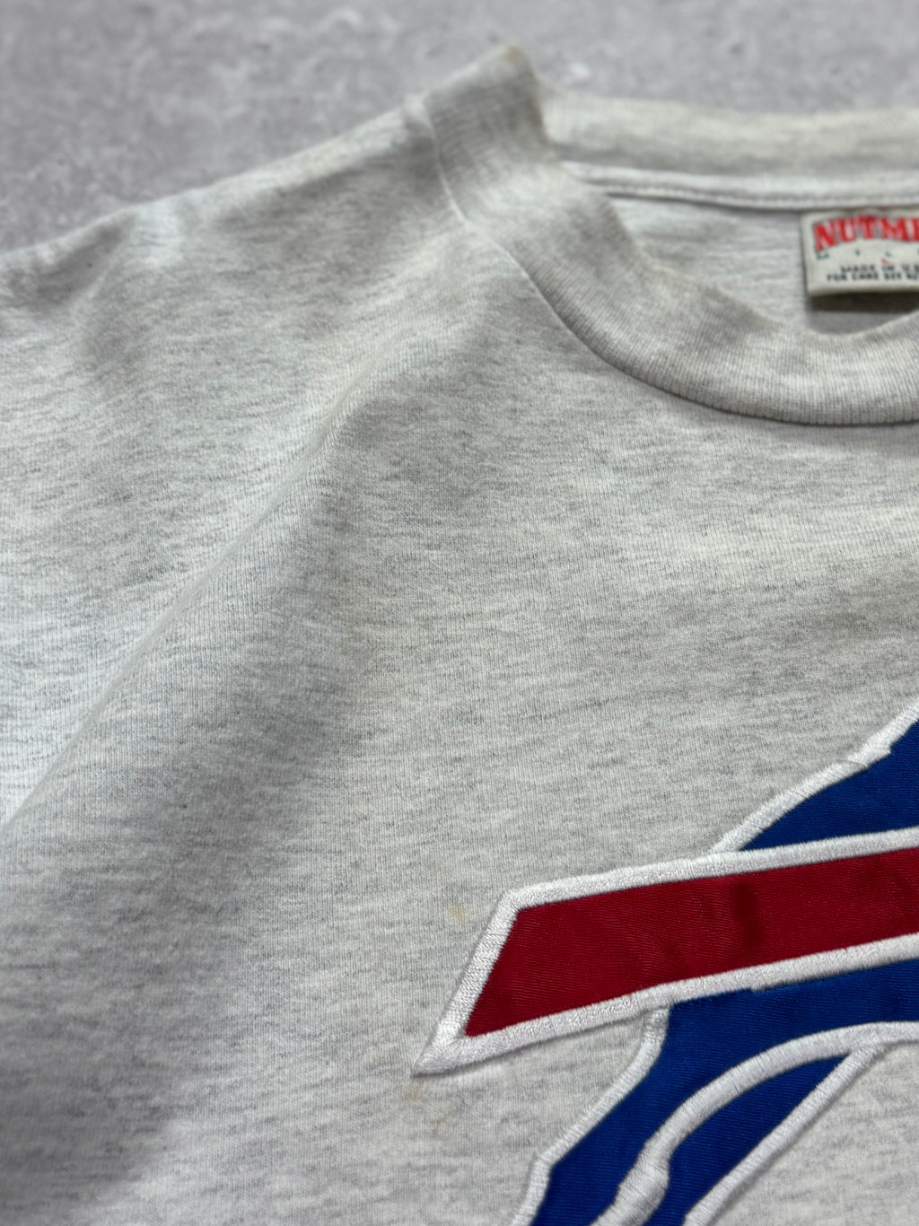 Vintage 90s Embroidered Buffalo Bills NFL Tee (L)
