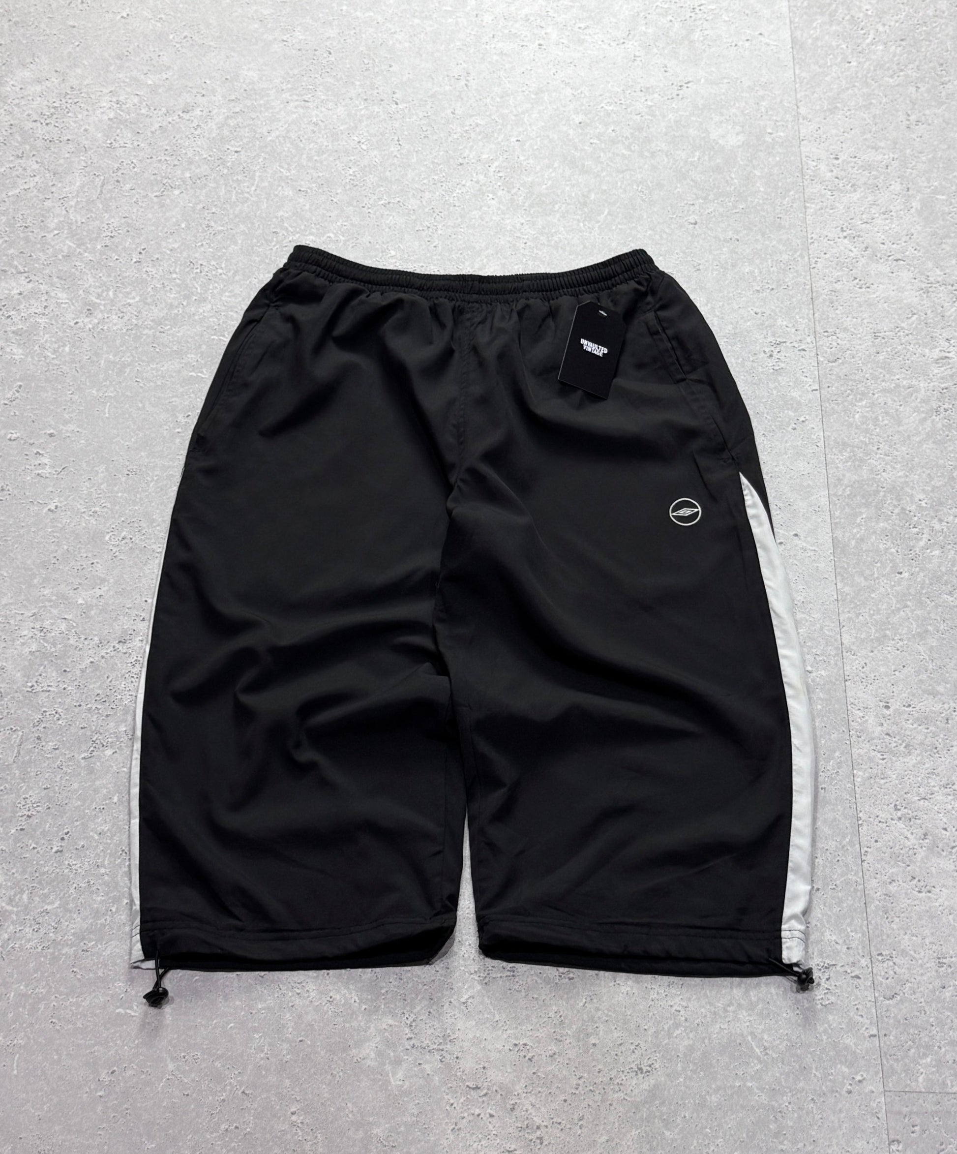 Vintage 2000s Umbro Adjustable 3/4 Track Shorts (M)