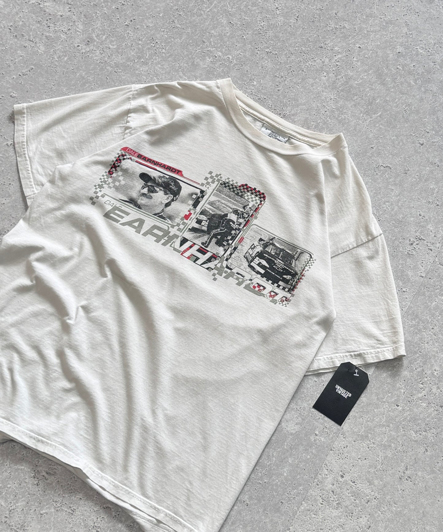 Vintage 01' Dale Earnhardt Nascar Tee (L)