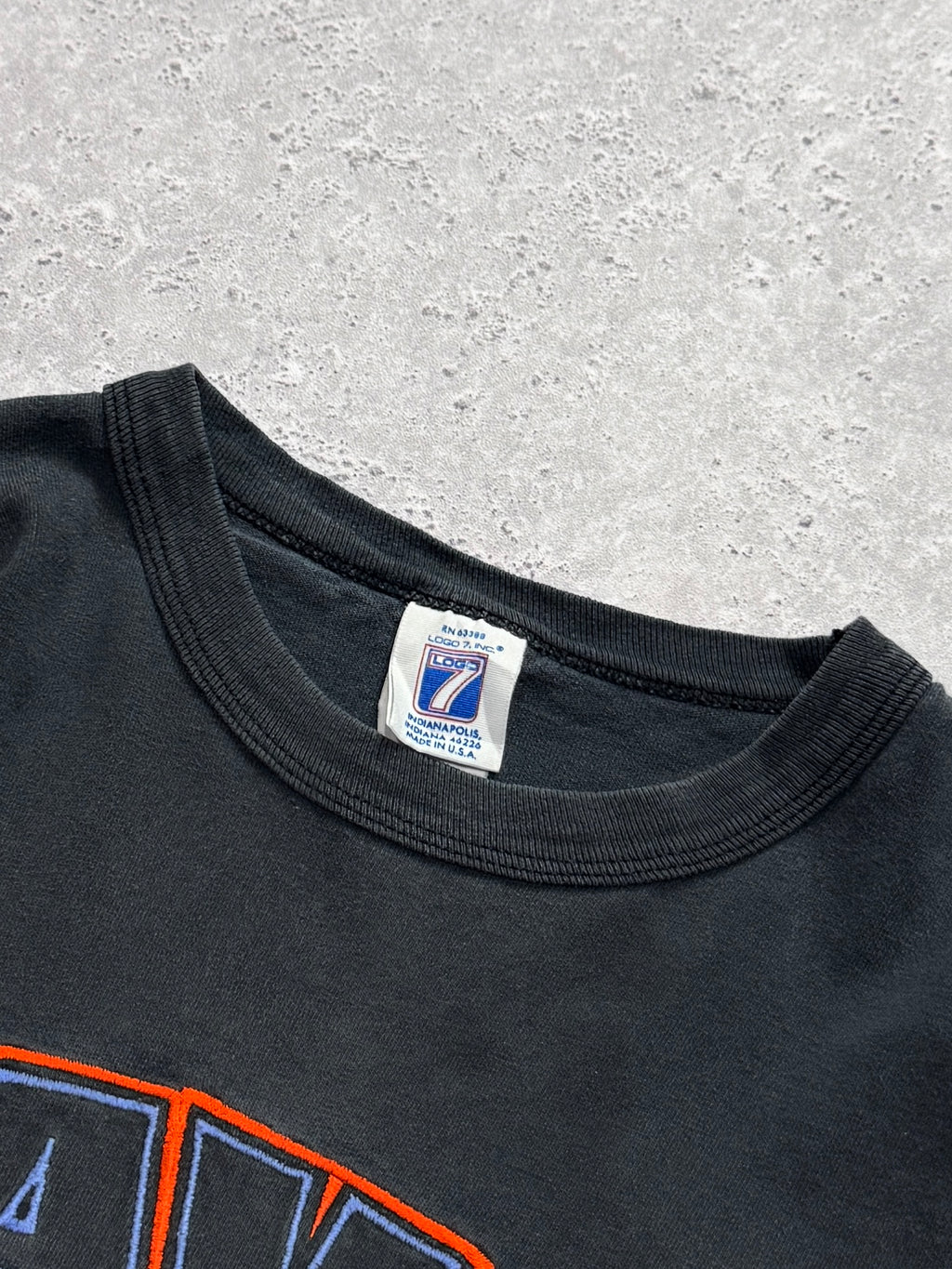 Vintage 90s Cleveland Cavaliers Embroidered NBA Tee (L)