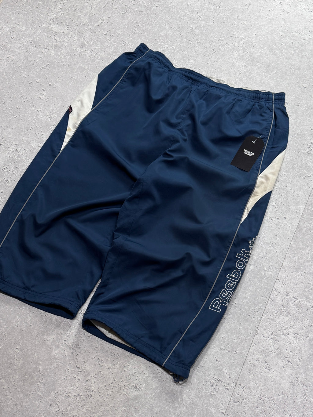 Vintage 2000s Reebok Classic Adjustable 3/4 Track Shorts (L)