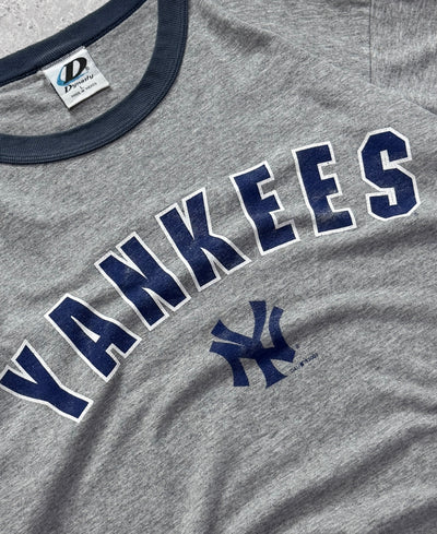 Vintage 2000s New York Yankees Ringer Tee (L)