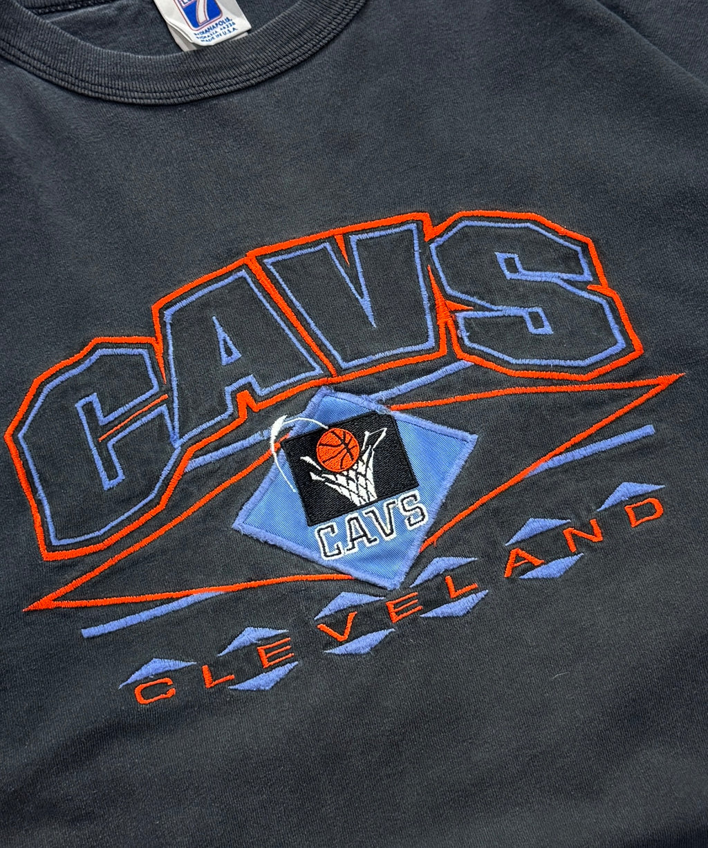 Vintage 90s Cleveland Cavaliers Embroidered NBA Tee (L)