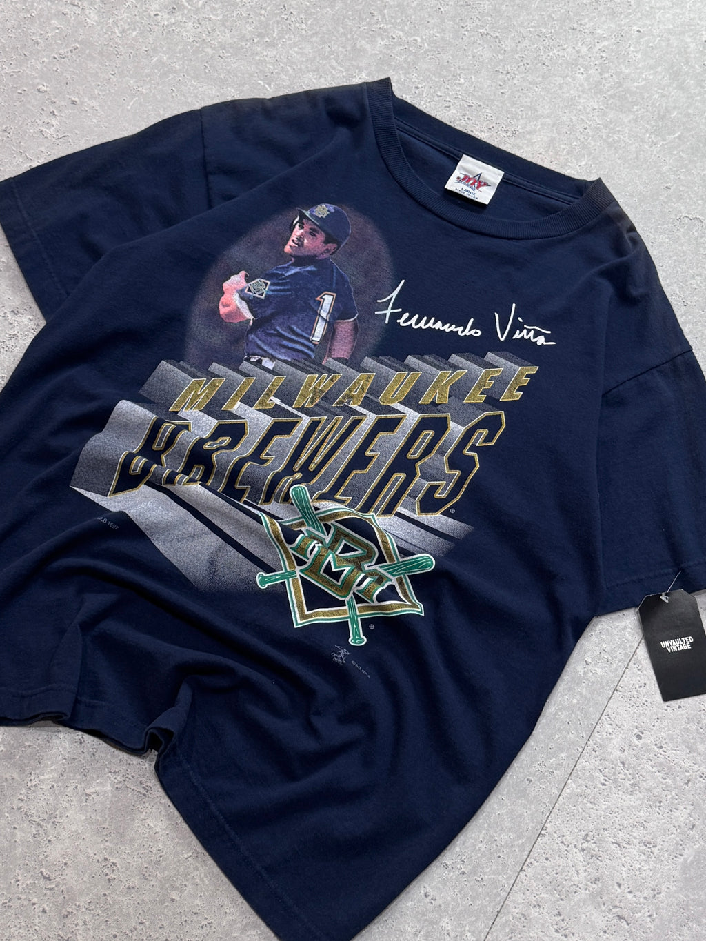 Vintage 1997 Milwaukee Brewers “Fernando Vina” MLB Tee (L)