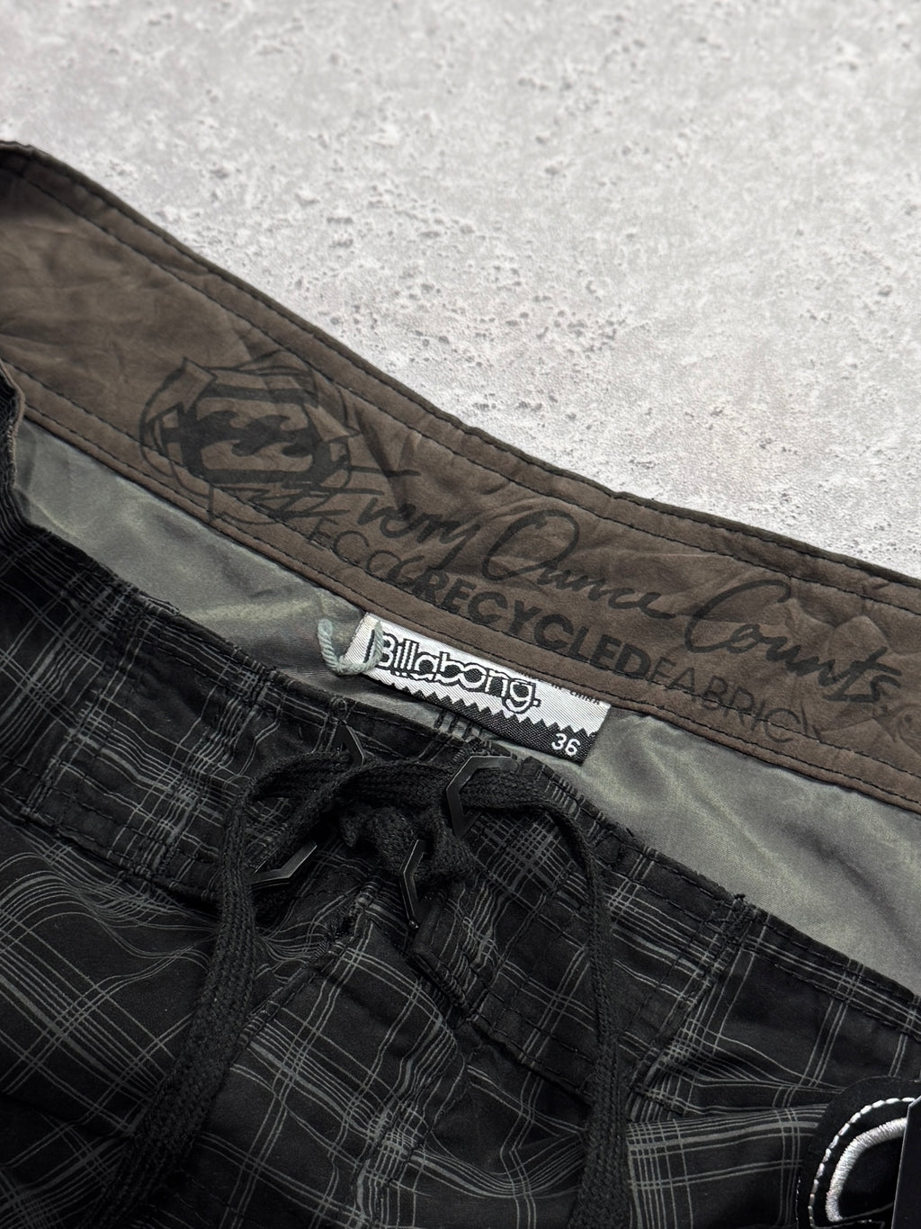 Vintage Y2K Billabong Plaid Boardshorts (36”)