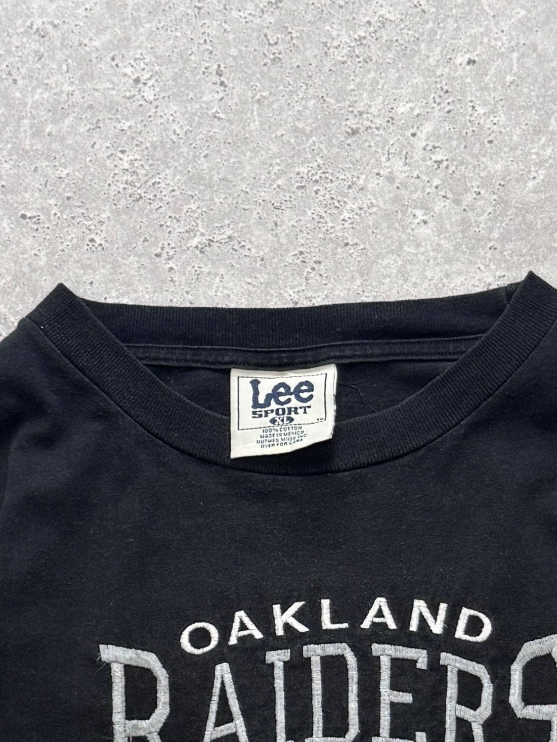Vintage Oakland Raiders Embroidered NFL Tee (XL)
