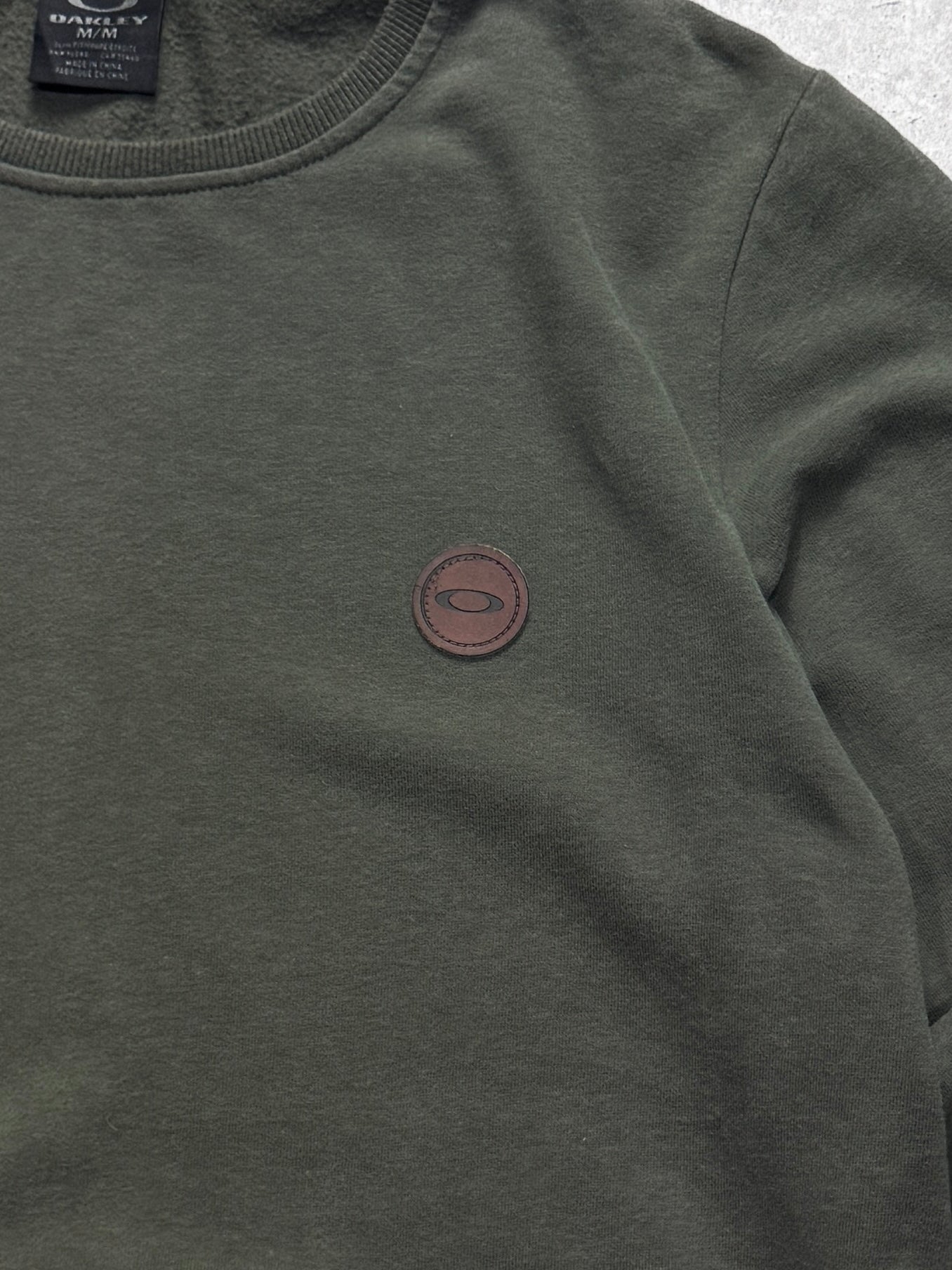 Vintage 2000s Oakley Essential Sweater (M)