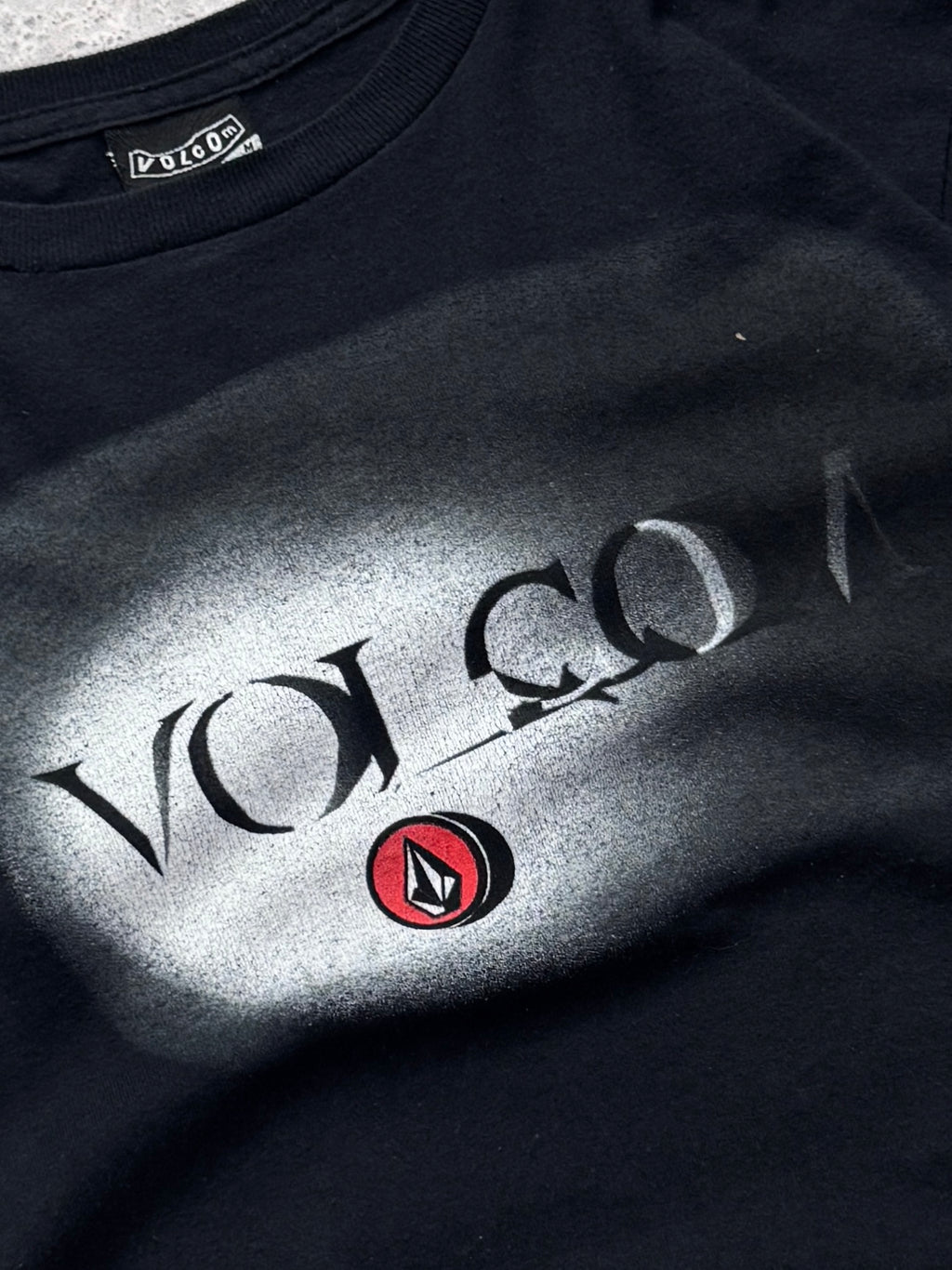 Vintage Y2K Volcom Surfwear Tee (M)