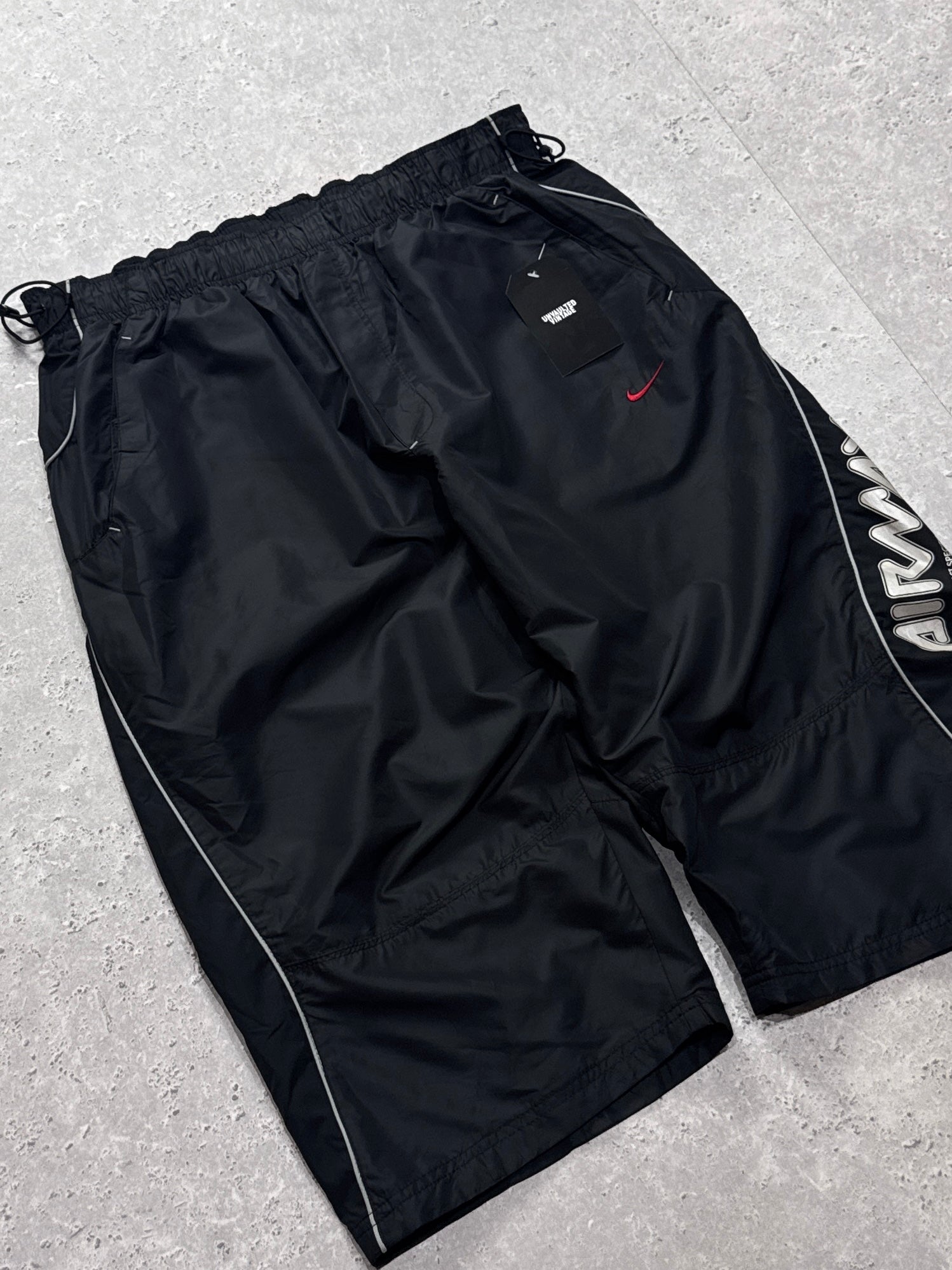 Vintage 2000s Nike Air Max Track Shorts (L)