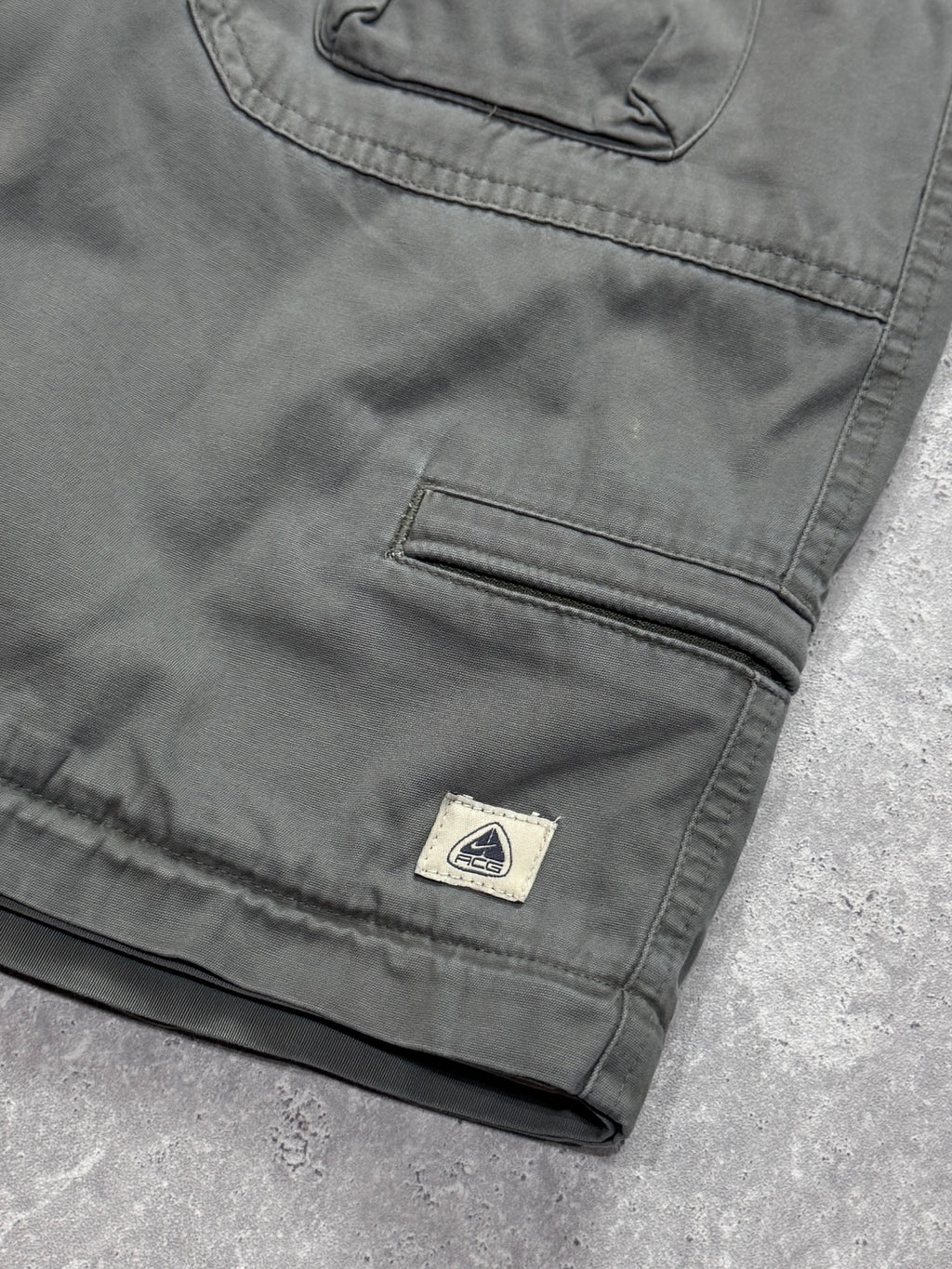 Vintage Nike ACG Cargo Shorts (S)