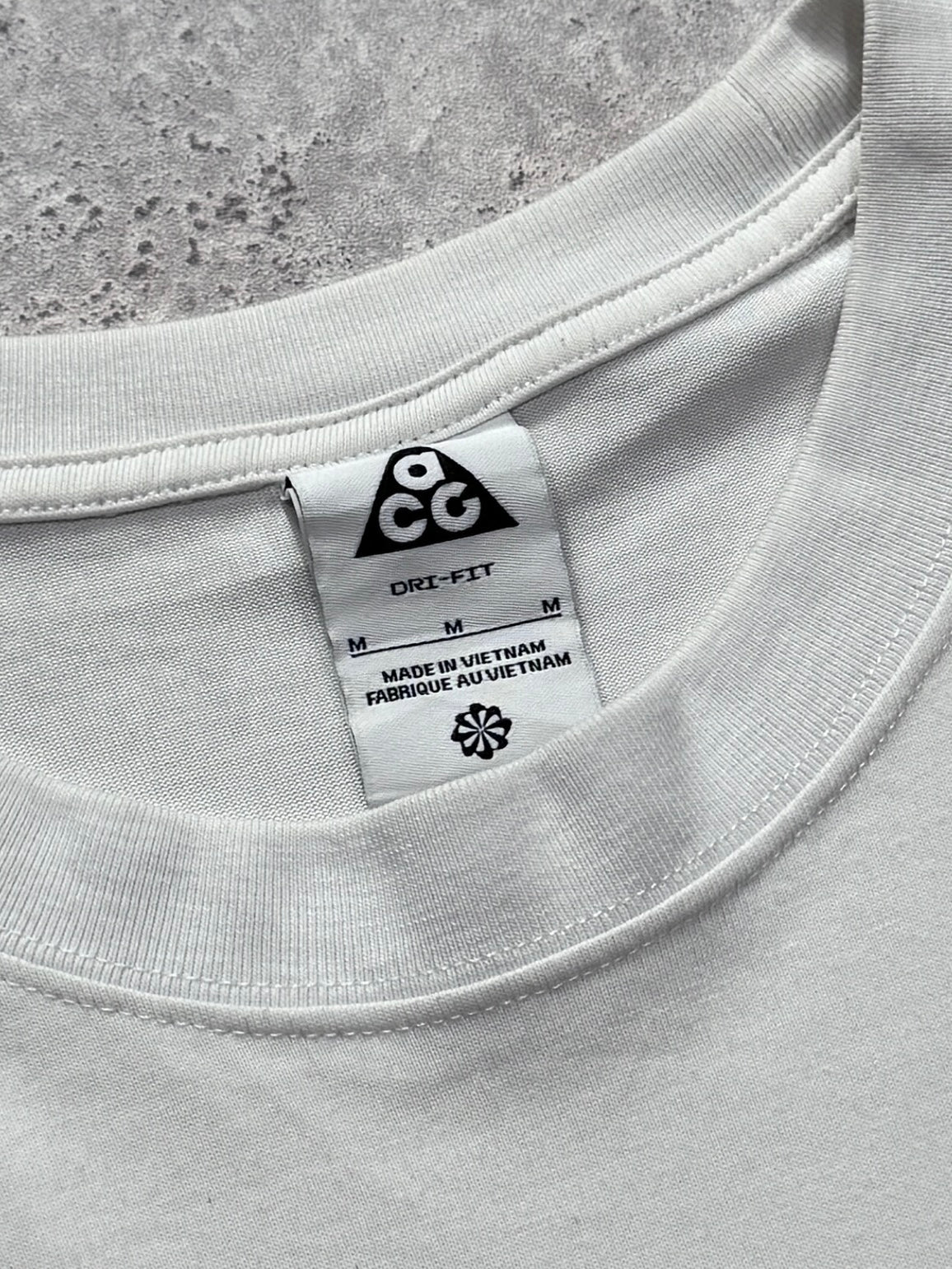 Nike ACG Embroidered Tee (L)