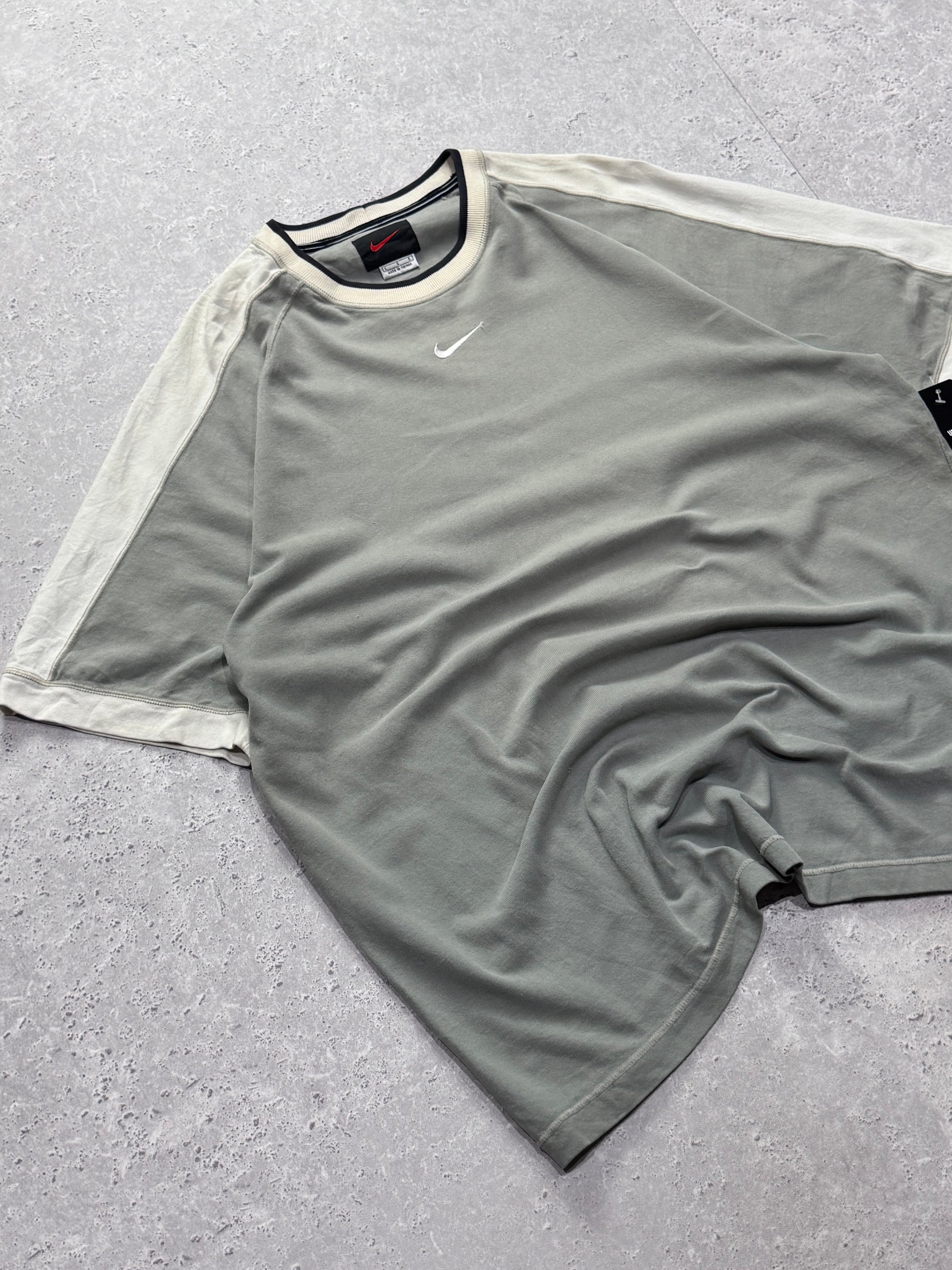 Vintage 2000s Nike Centre Swoosh Tee (XL)