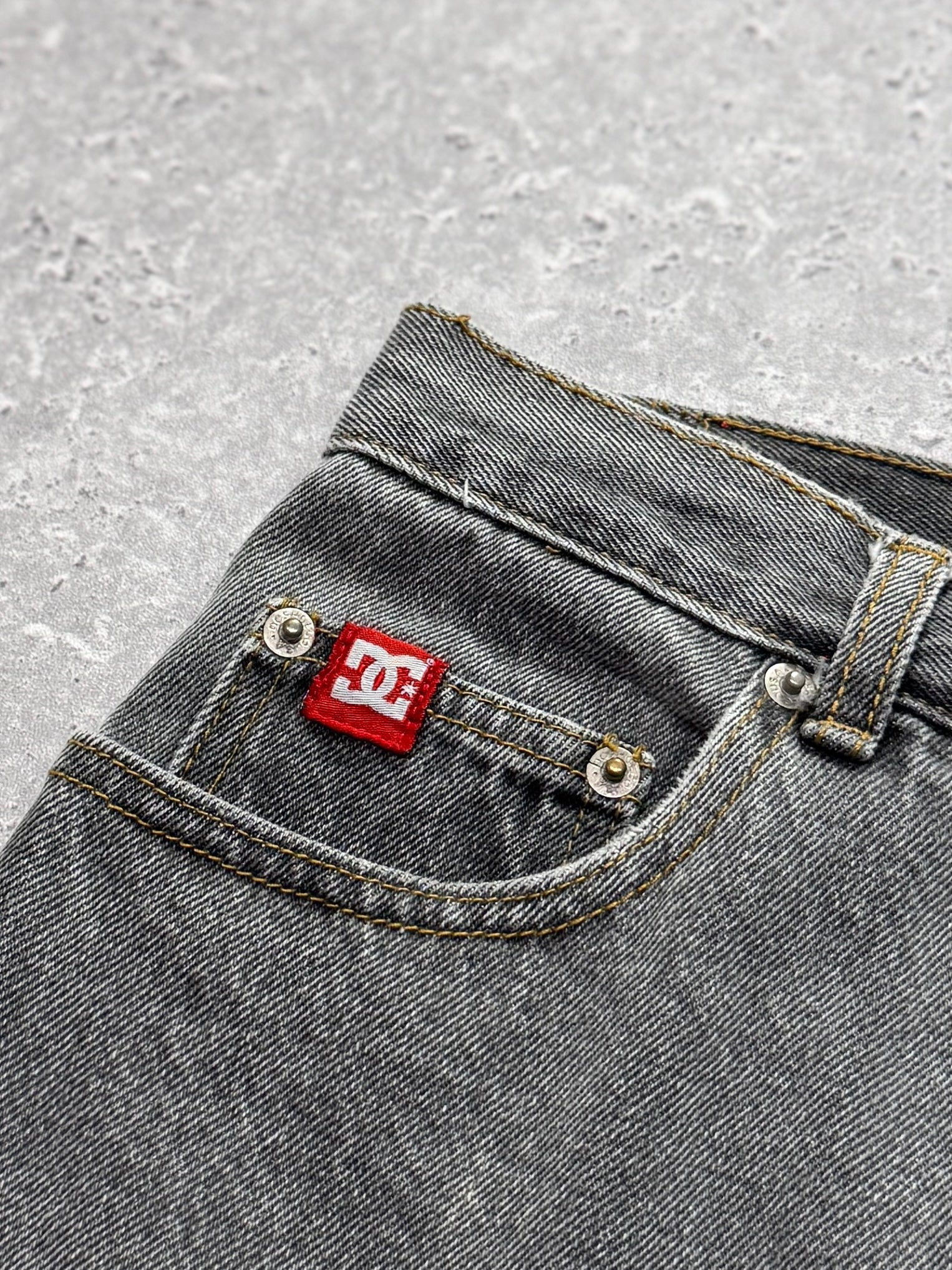 Vintage Y2K DC Shoes Embroidered Jorts (34")
