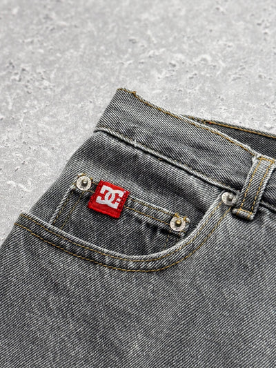 Vintage Y2K DC Shoes Embroidered Jorts (34")