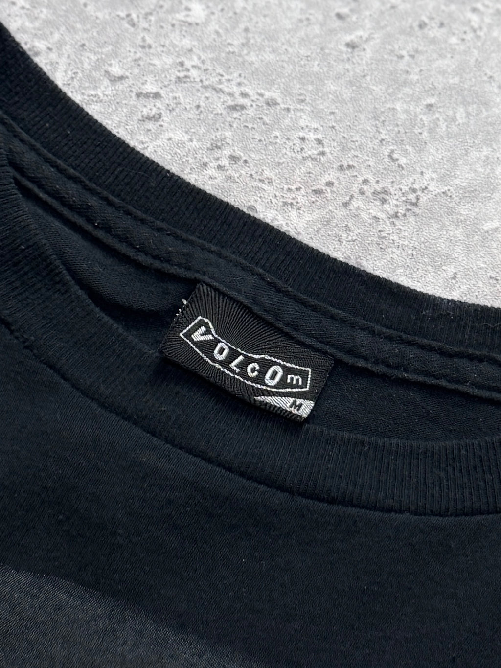 Vintage Y2K Volcom Surfwear Tee (M)