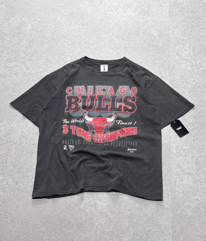 Vintage 90s Chicago Bulls NBA Tee (XL)