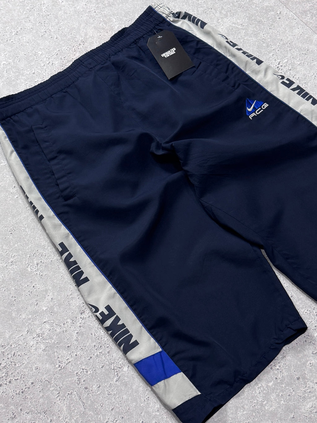 Vintage 90s Nike ACG Track Shorts (M)