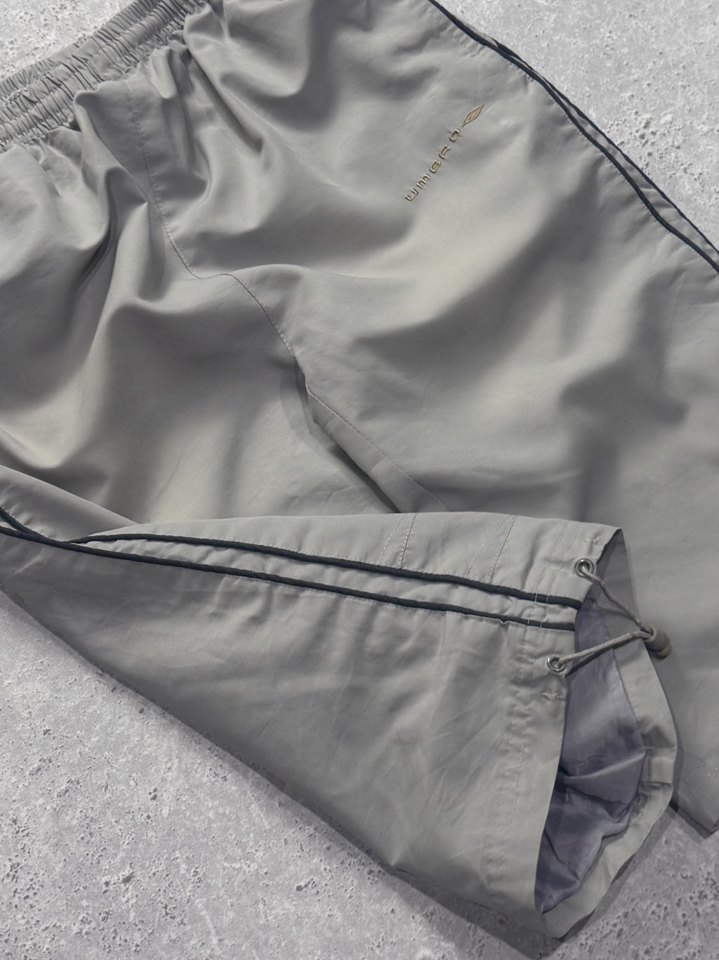 Vintage 2000s Umbro Adjustable 3/4 Track Shorts (XS)