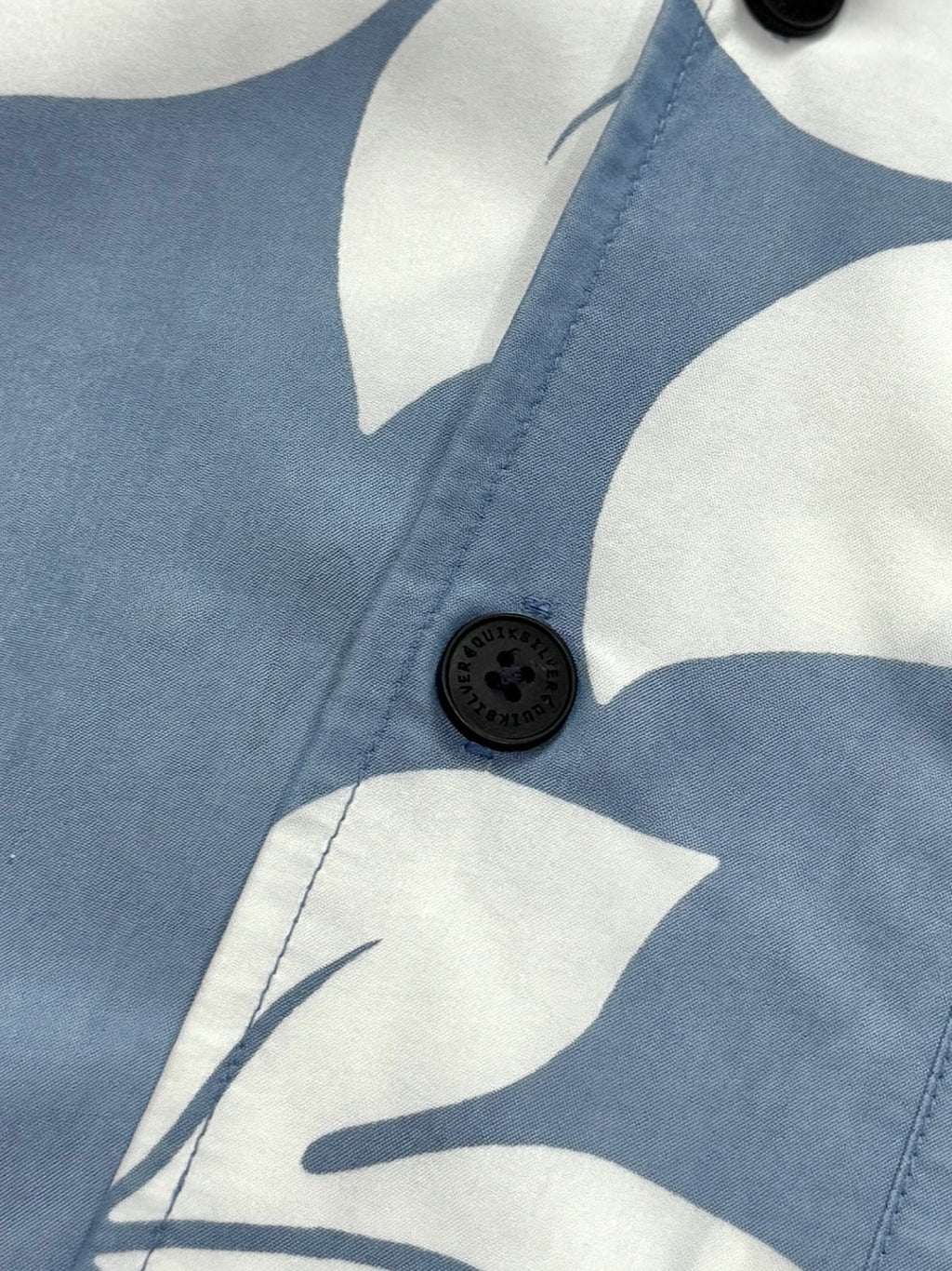 Vintage 90s Quiksilver Floral Surfwear Button Up Shirt (XL)