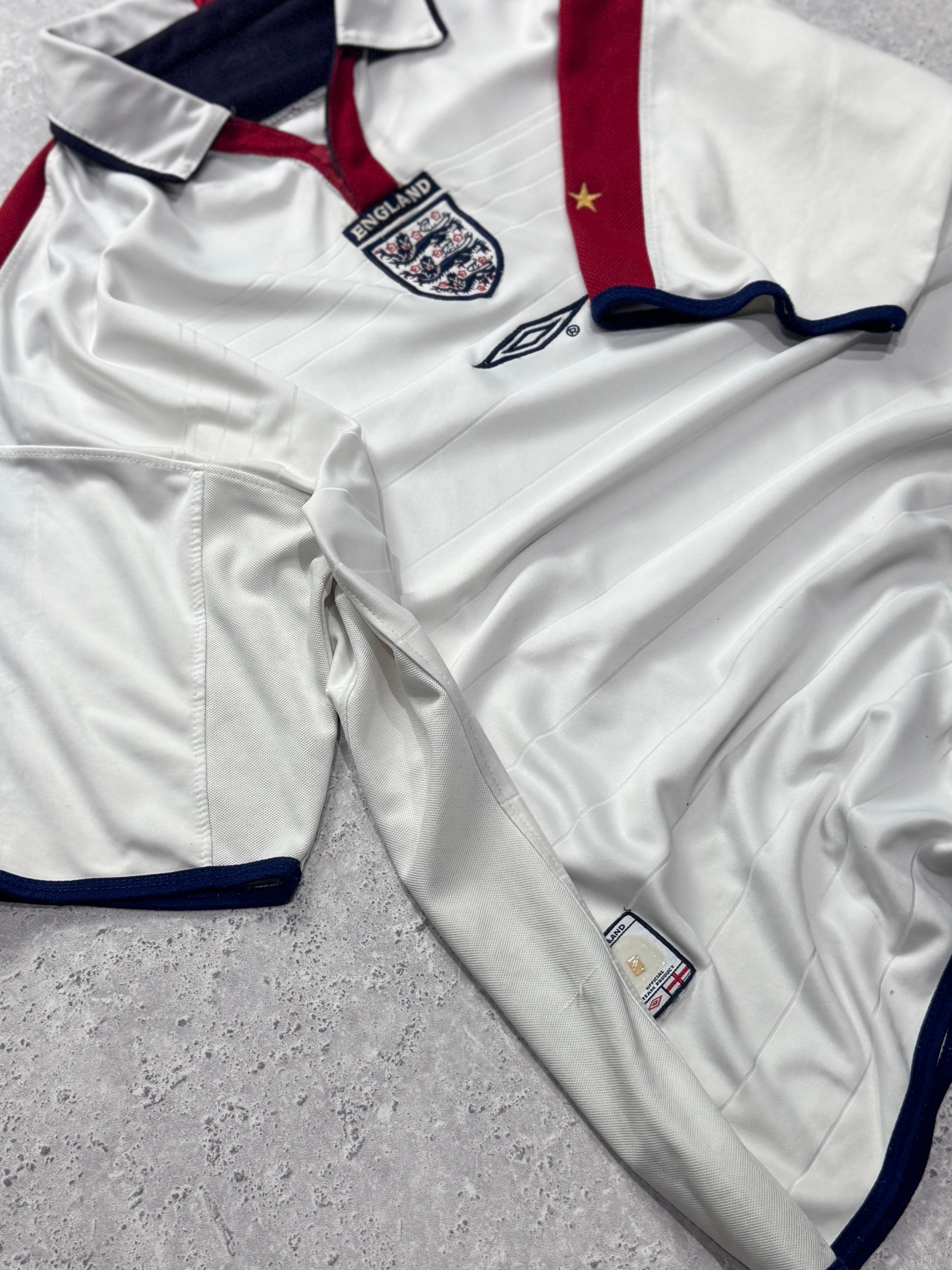 Vintage 2000s Umbro England Football Jersey (L)