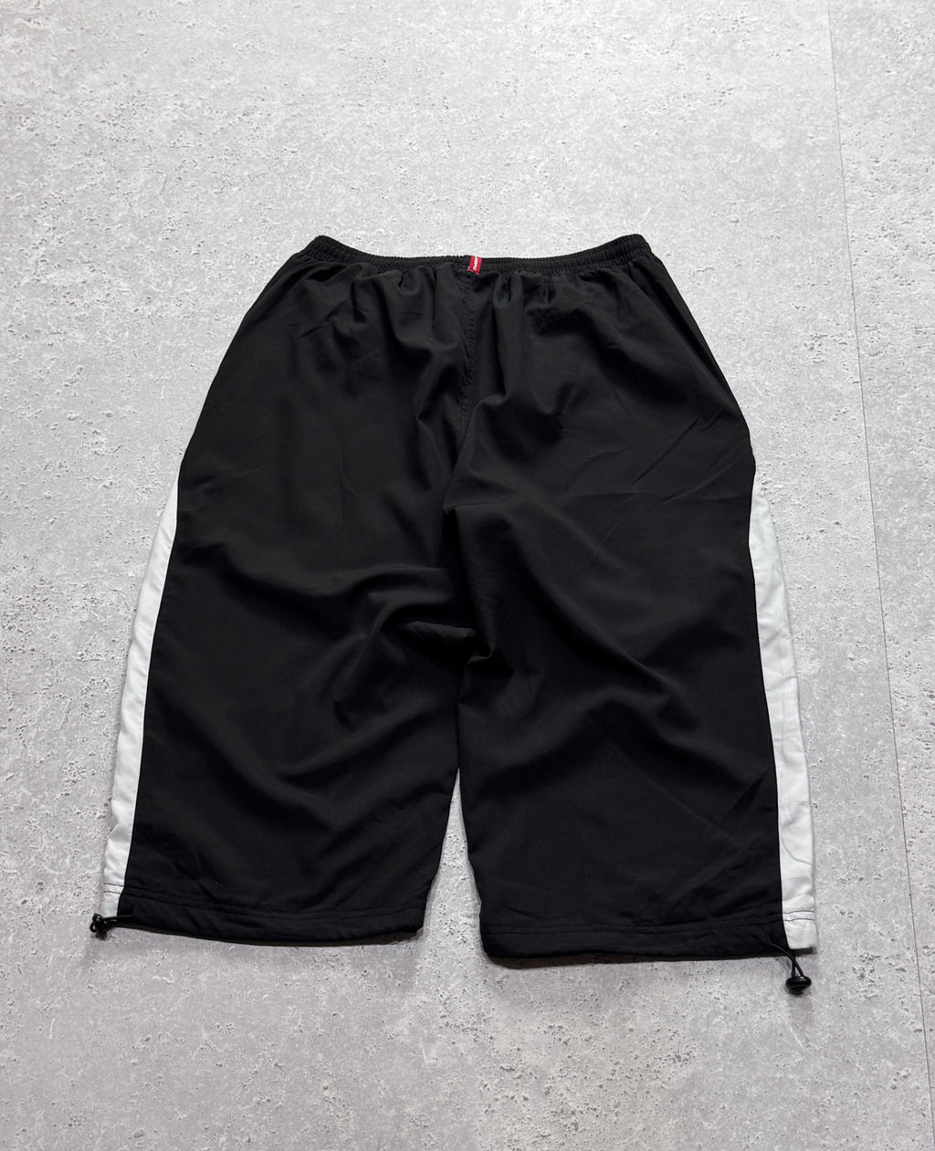Vintage 2000s Umbro Adjustable 3/4 Track Shorts (M)