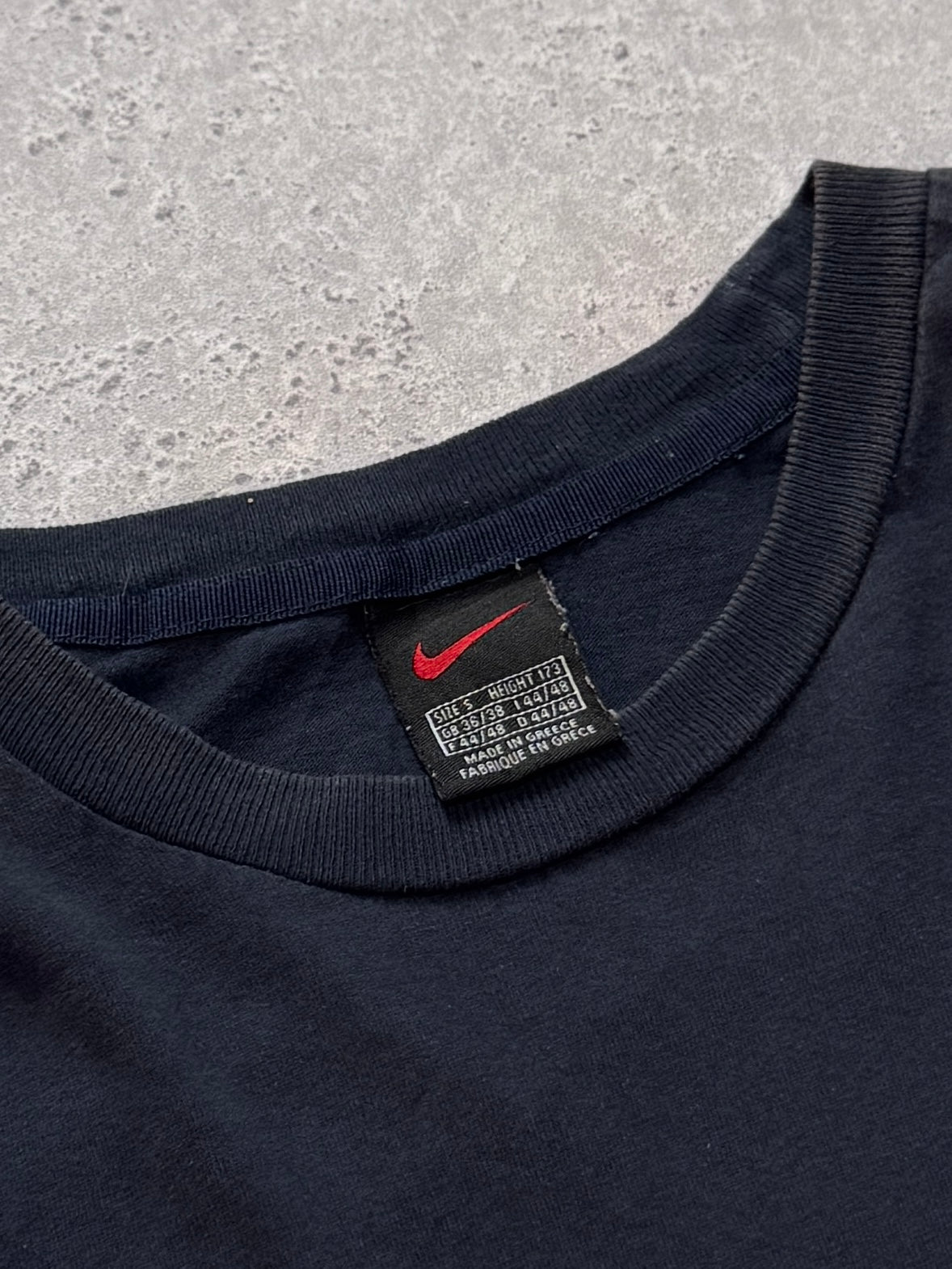 Vintage 2000s Nike Essential Tee (S)