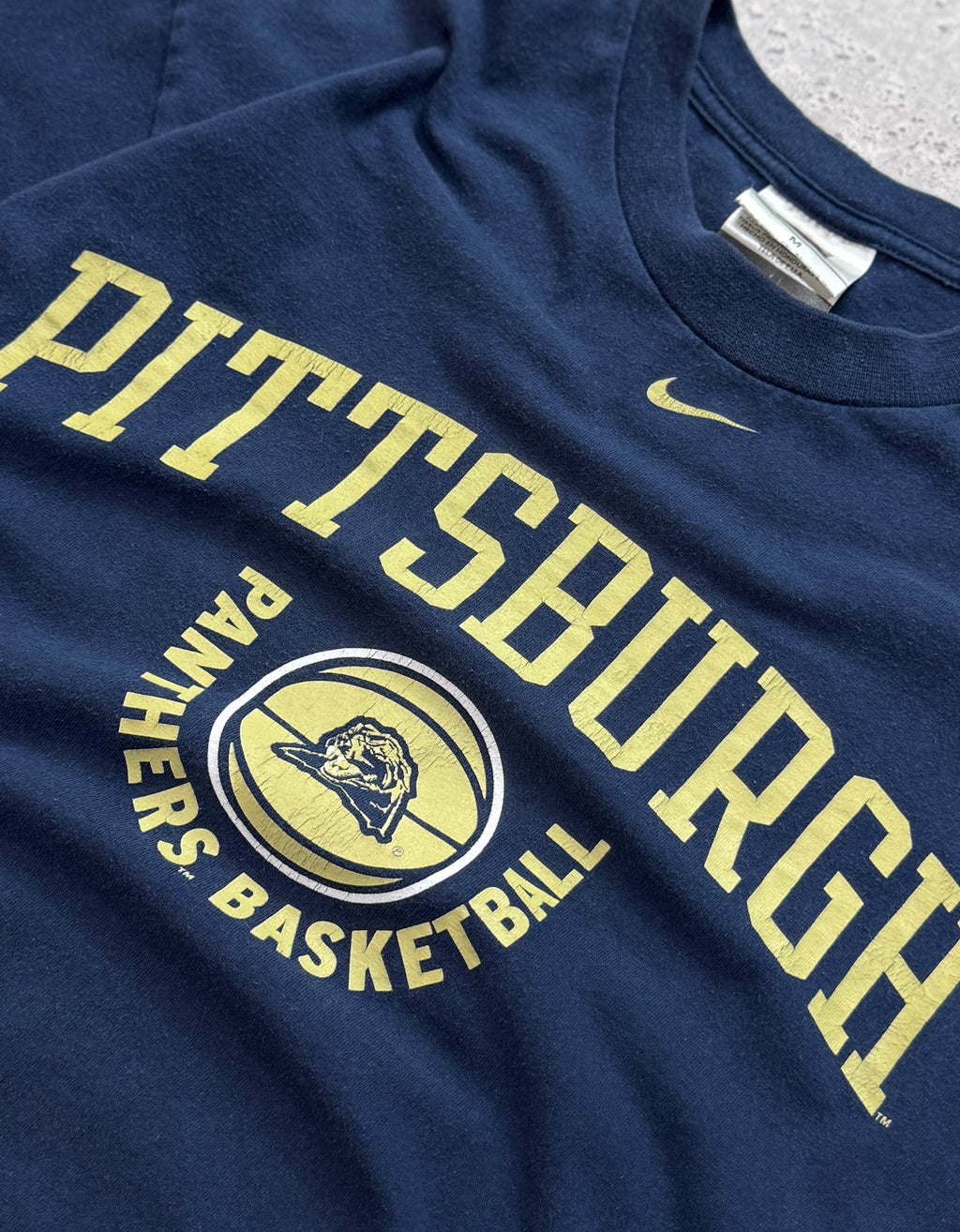 Vintage 2000s Nike Pittsburgh College Basketball Tee (M)