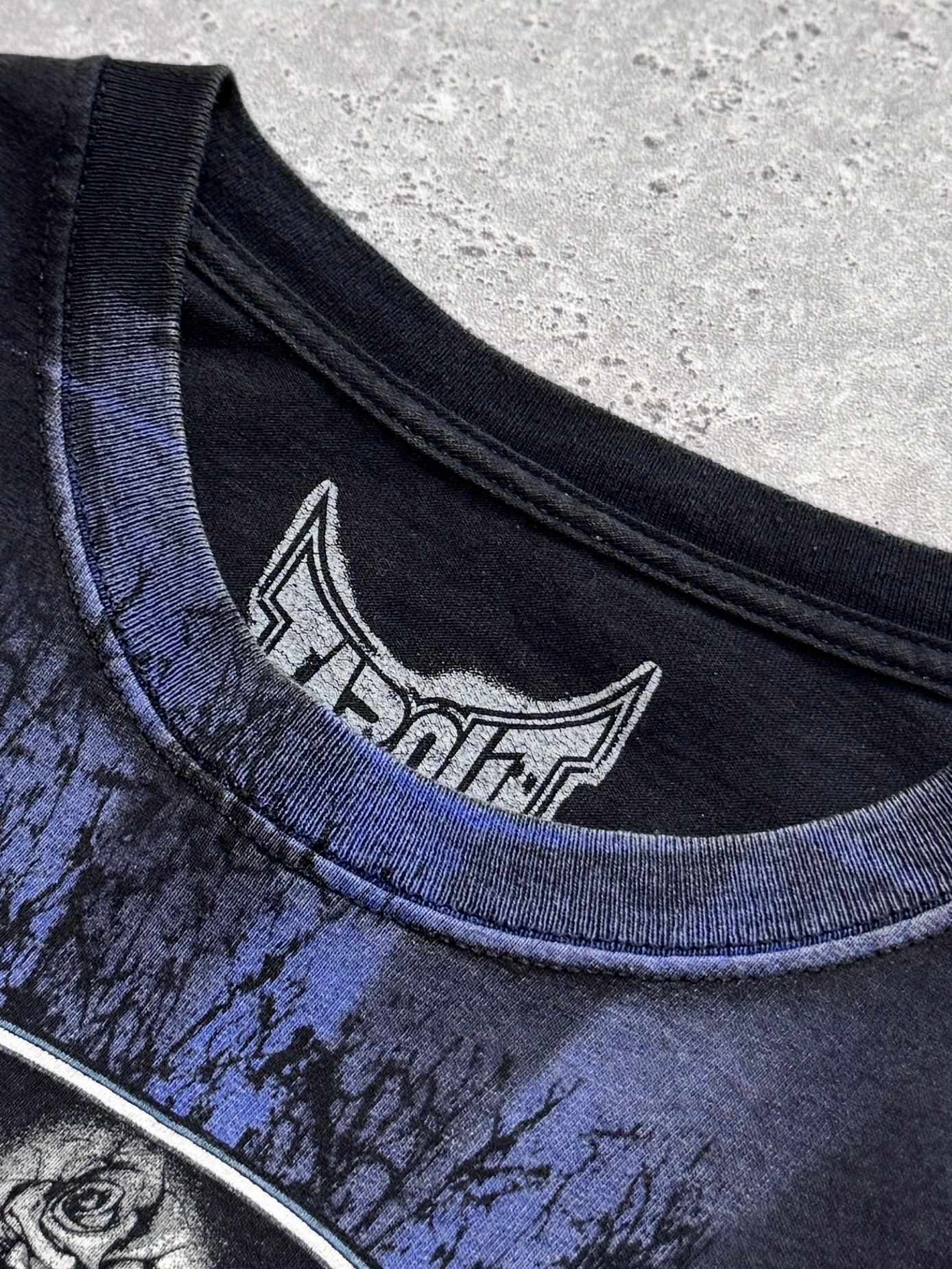 Vintage Y2K Tapout Tribal Tee (XL)
