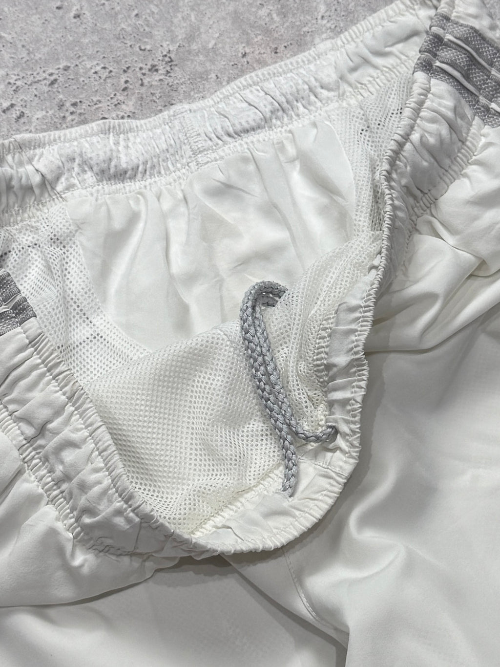 Vintage 2000s Adidas 3/4 Track Shorts (M)