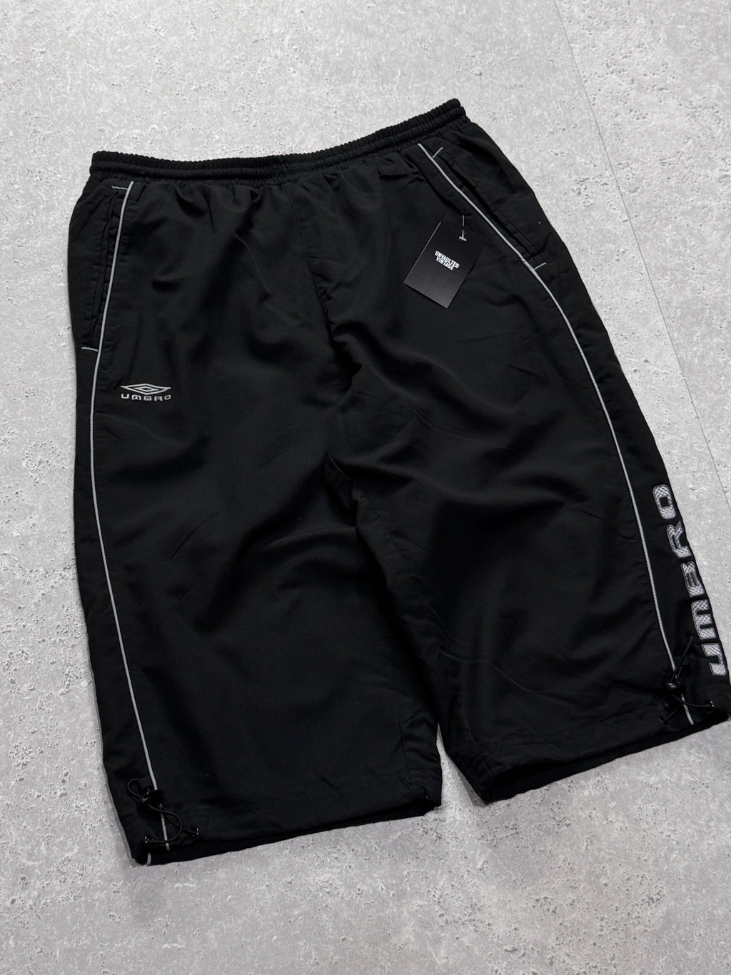 Vintage 2000s Umbro Adjustable 3/4 Track Shorts (M)