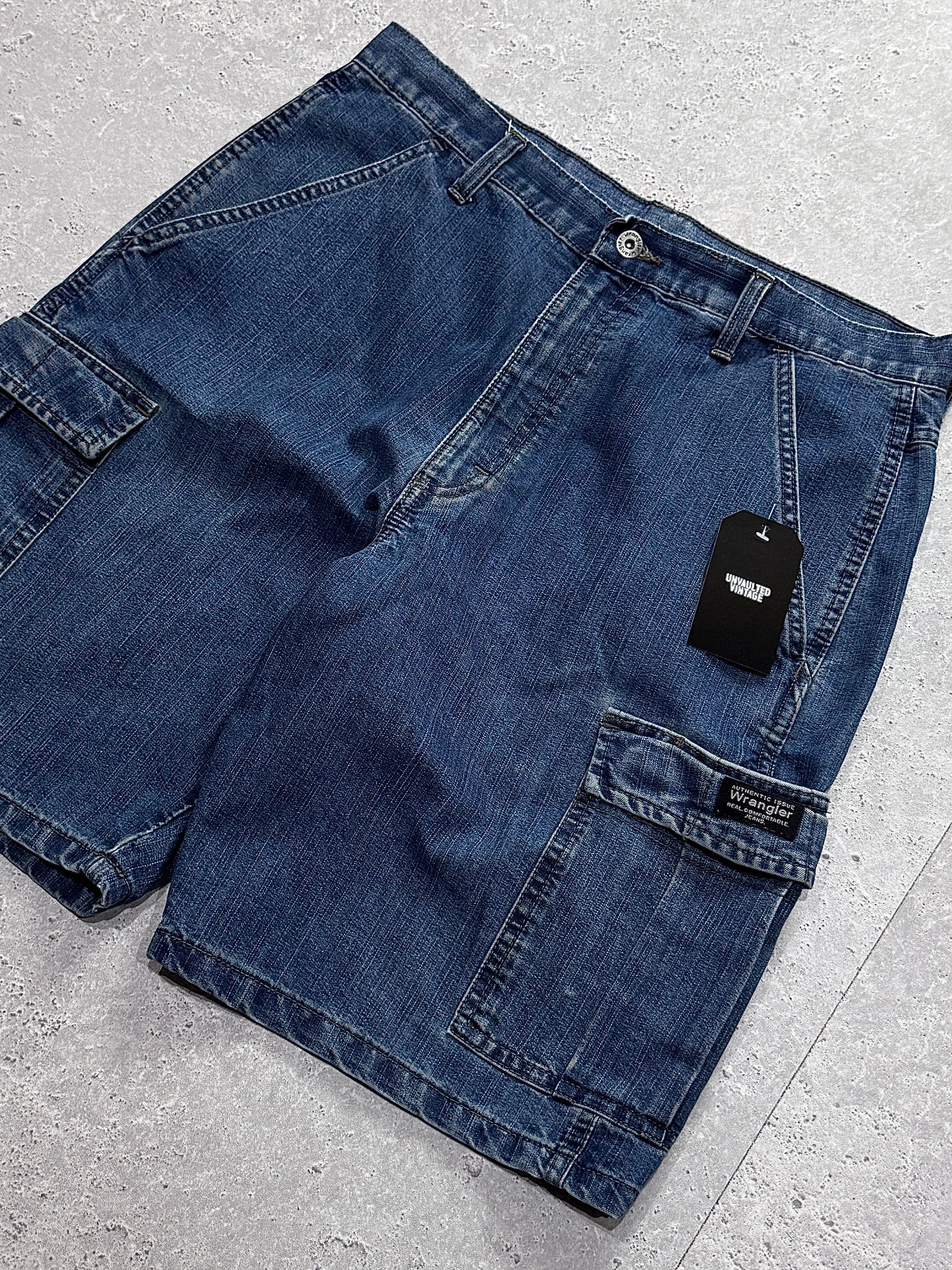 Vintage Wrangler Denim Cargo Shorts (32”)