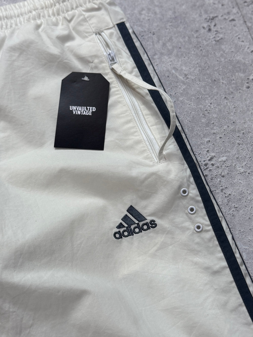 Vintage 2000s Adidas Adjustable 3/4 Track Shorts (M)