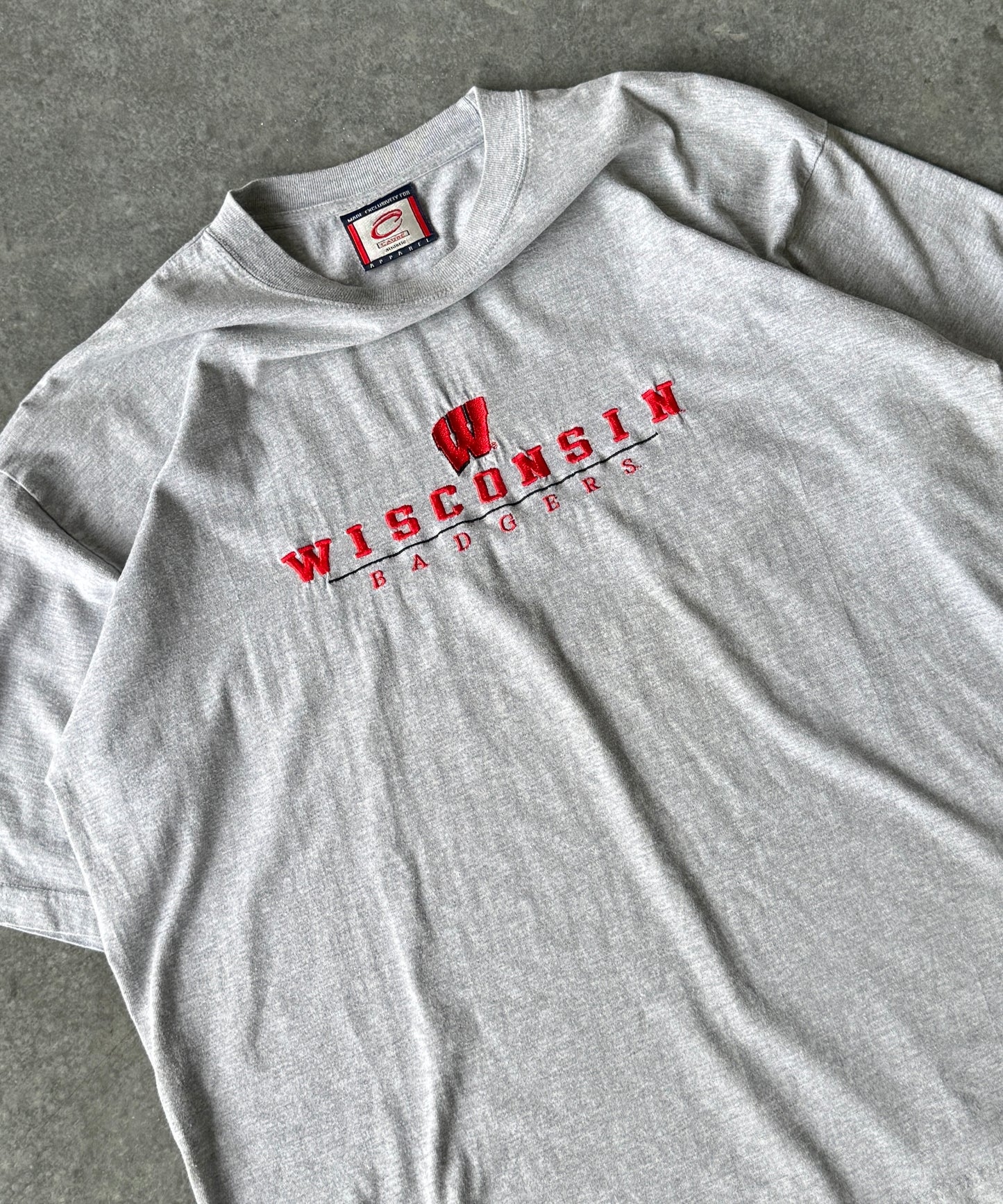 Vintage Wisconsin Badgers Embroidered Tee (XL)