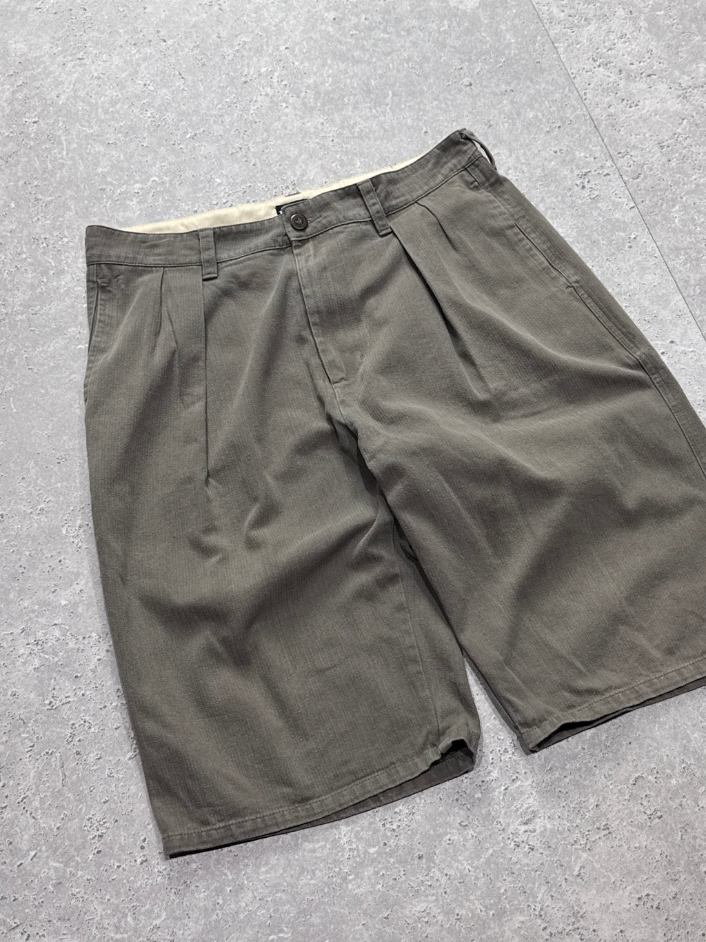 Vintage 2000s Pleated Shorts (32”)