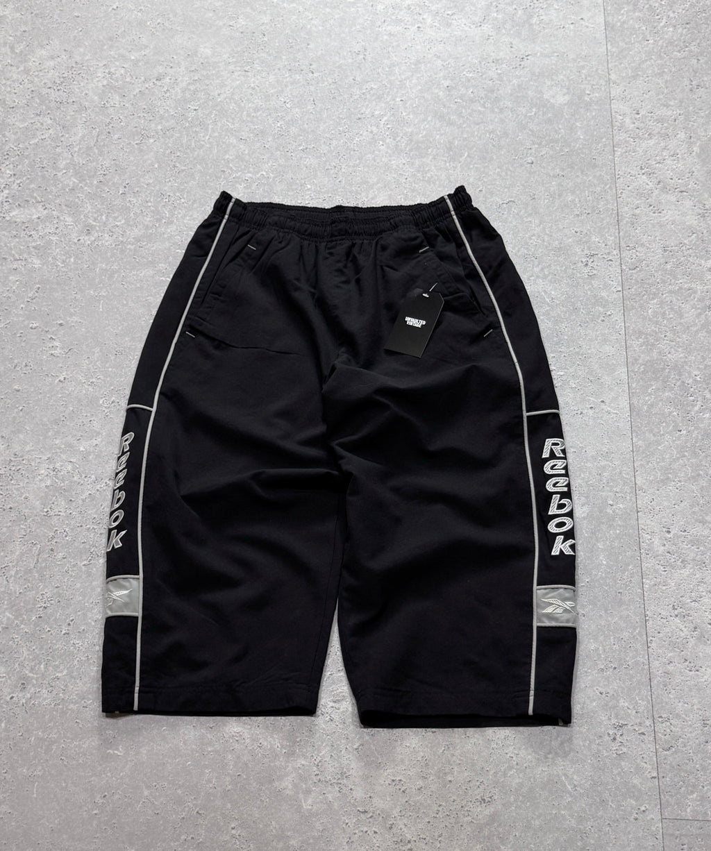 Vintage 2000s Reebok Spellout 3/4 Track Shorts (M)