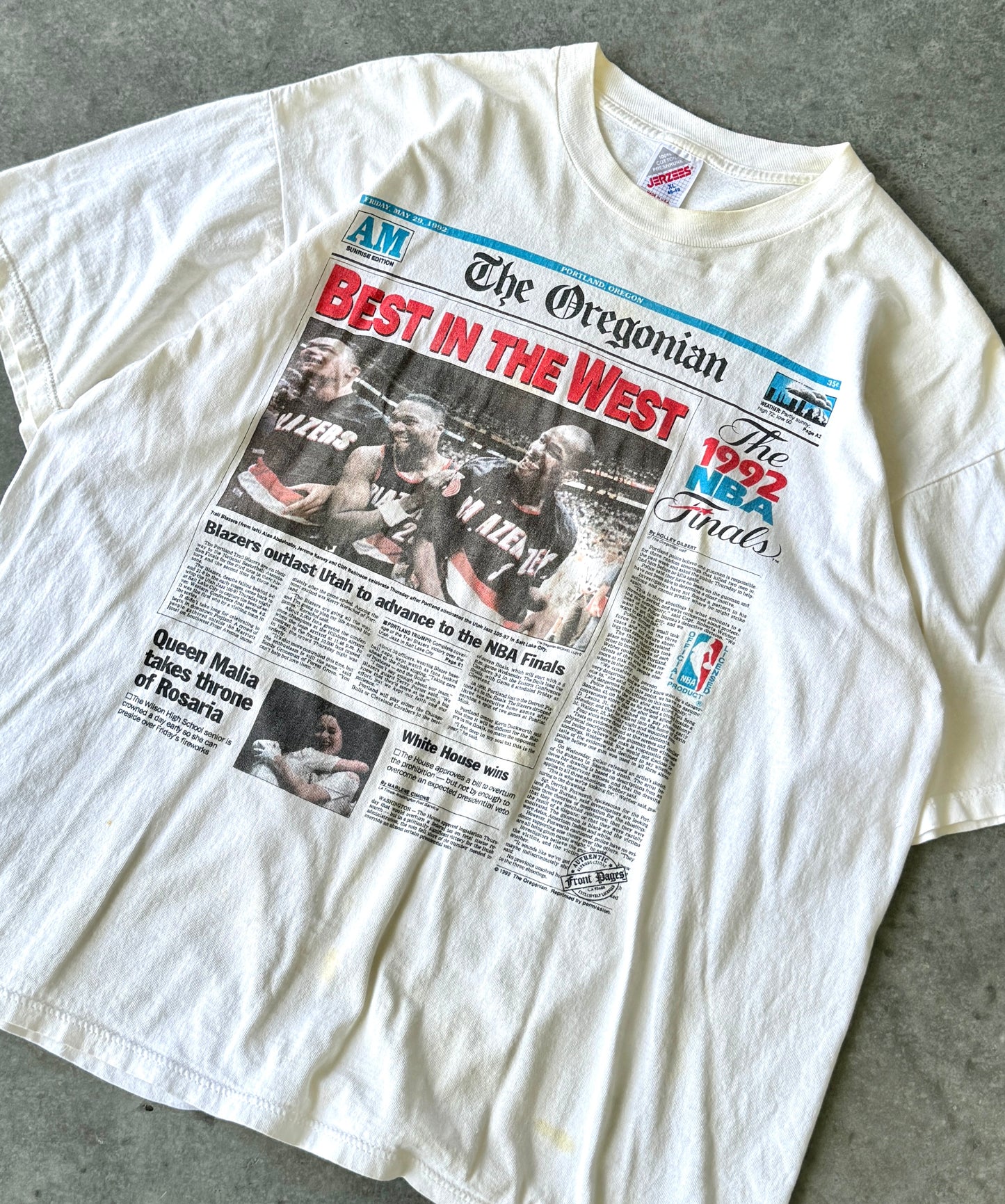 *RARE* Vintage 92' NBA Finals Newspaper Tee (L)