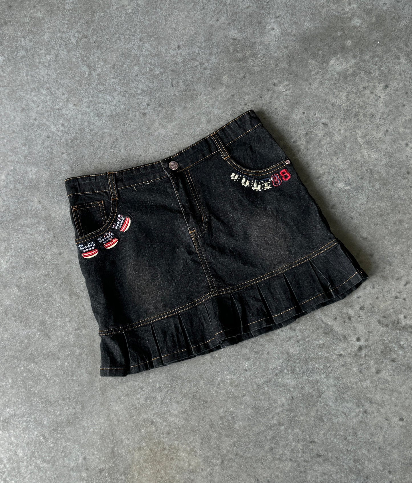 Vintage 00s Embroidered Mini Skirt (M)