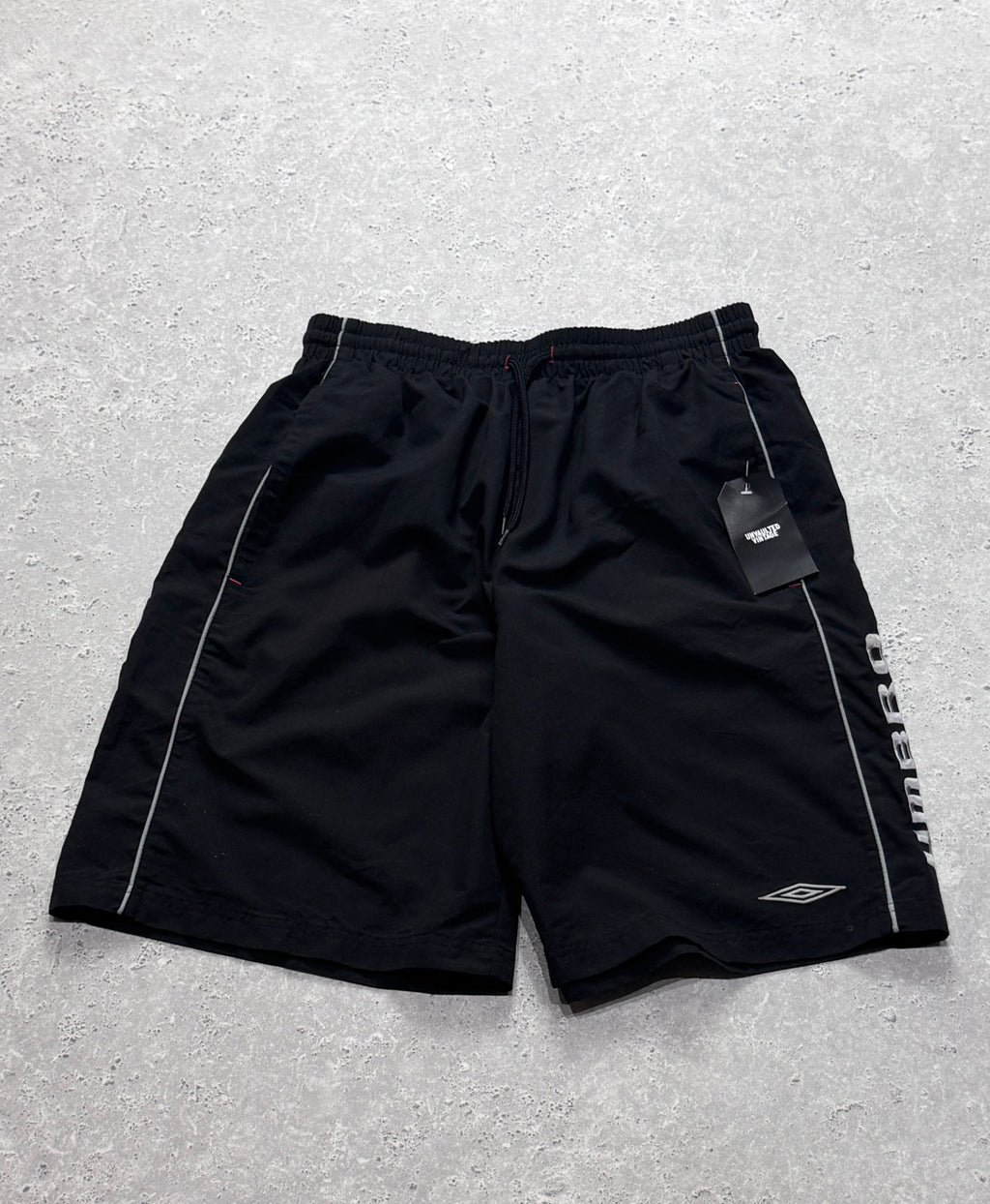Vintage 2000s Umbro Track Shorts (L)