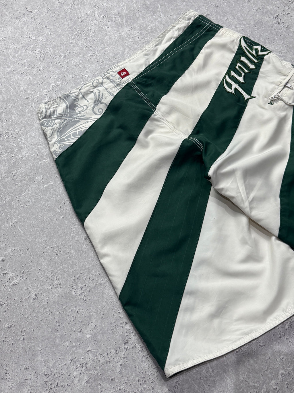 Vintage 2000s Quiksilver Boardshorts (30")