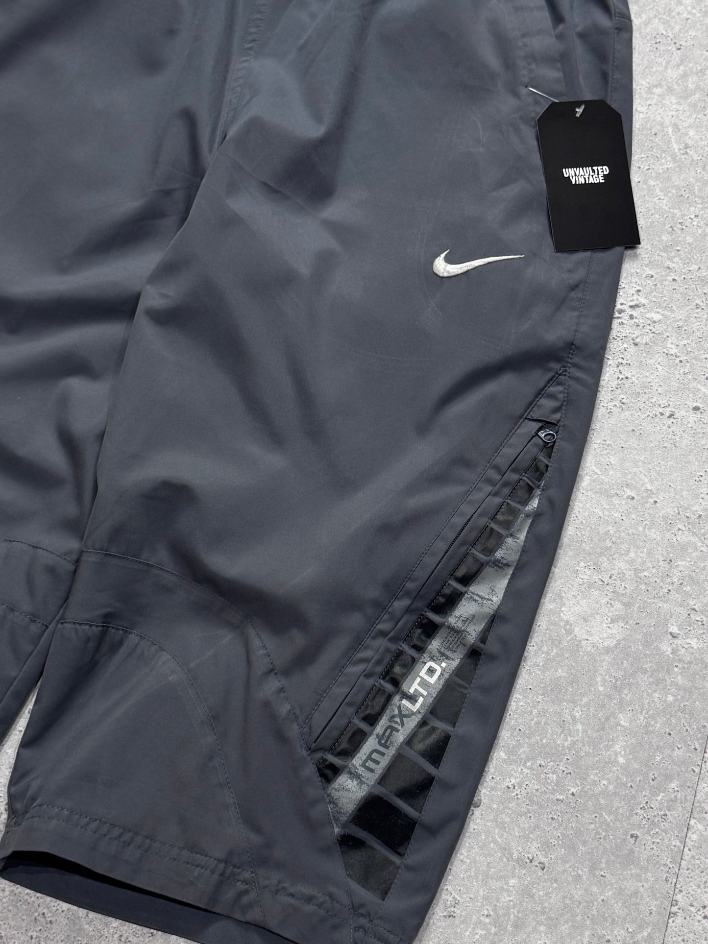 Vintage 2000s Nike Air Max 3/4 Track Shorts (30")