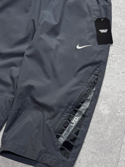 Vintage 2000s Nike Air Max 3/4 Track Shorts (30")