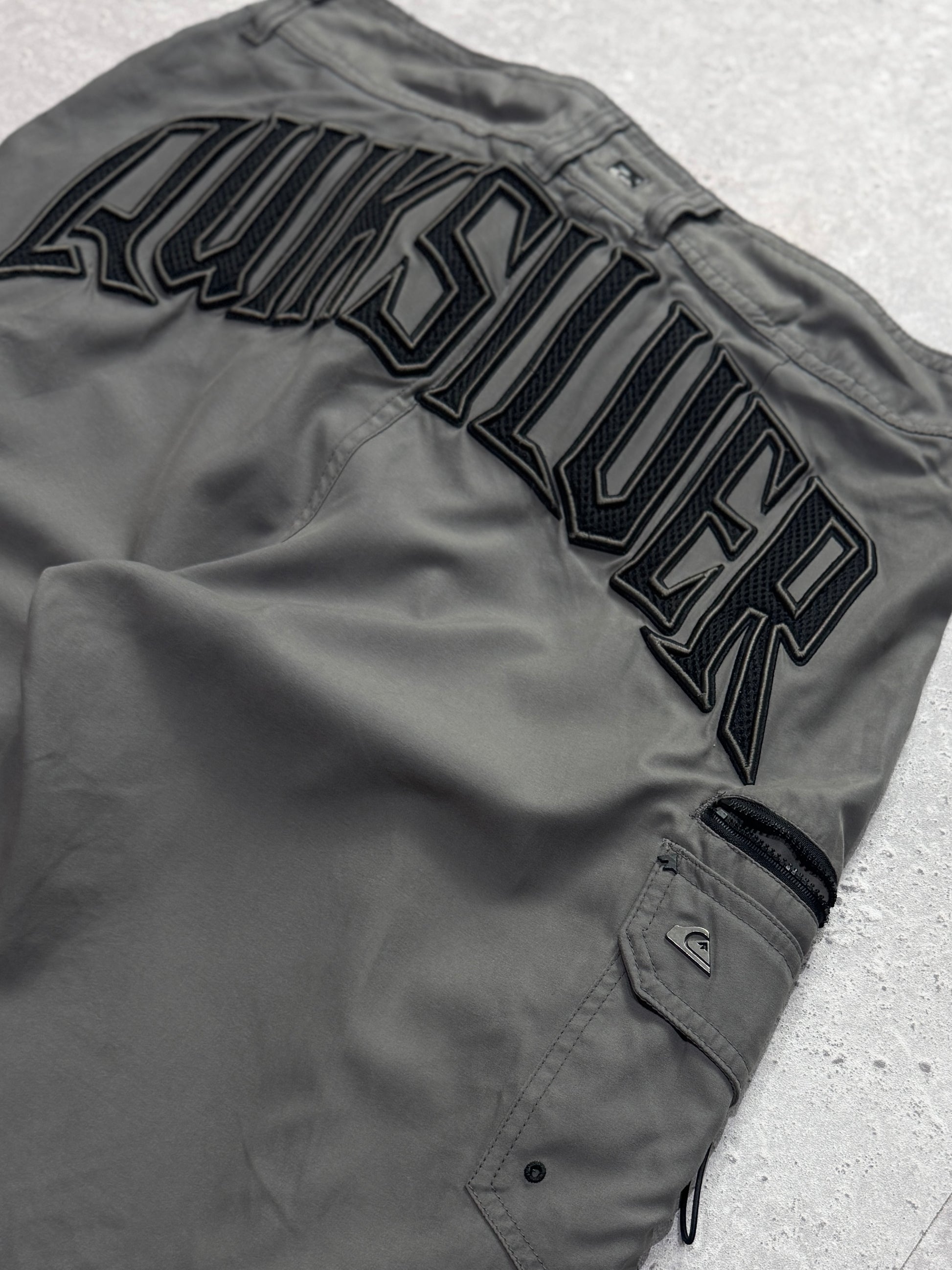 Vintage 90s Quiksilver Velcro Boardshorts (32”)