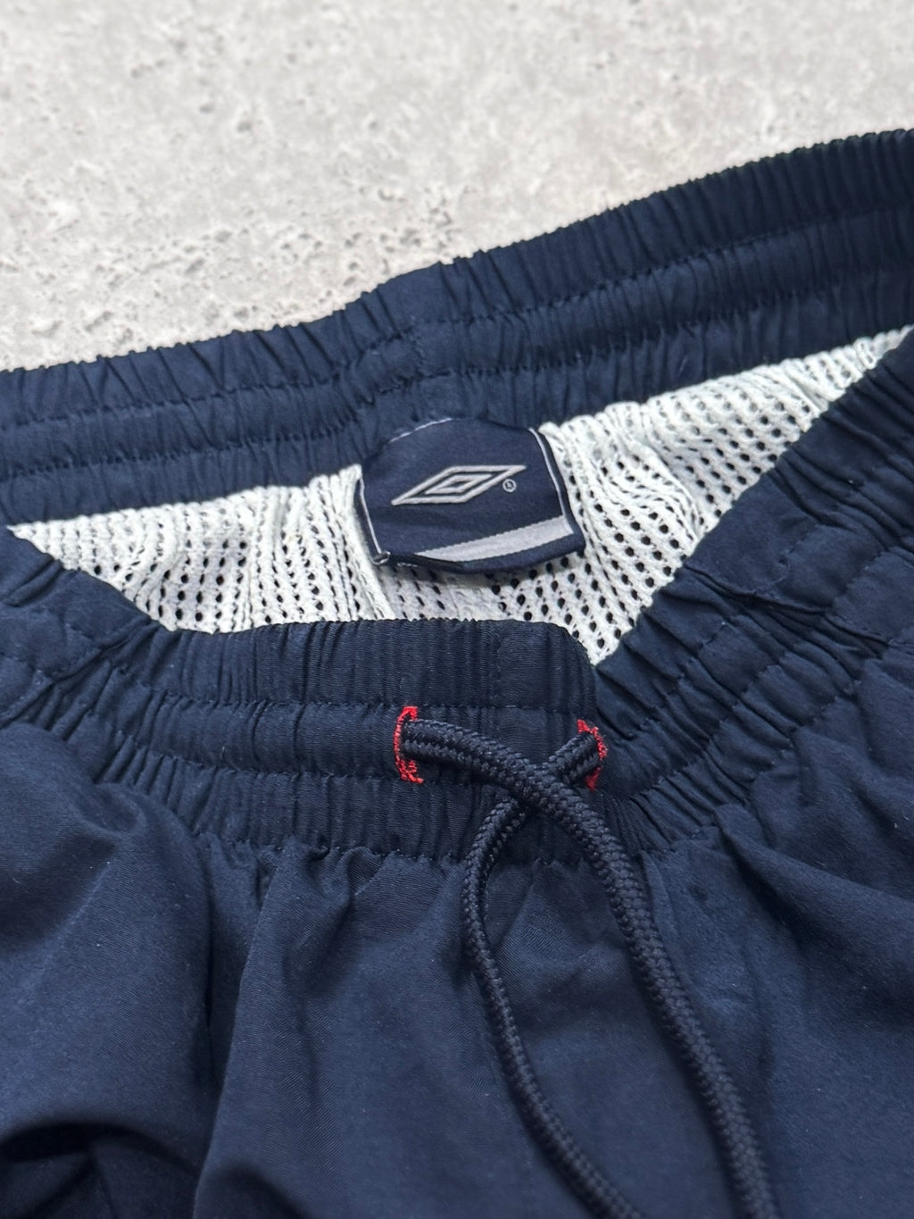 Vintage 2000s Umbro Adjustable 3/4 Track Shorts (M)