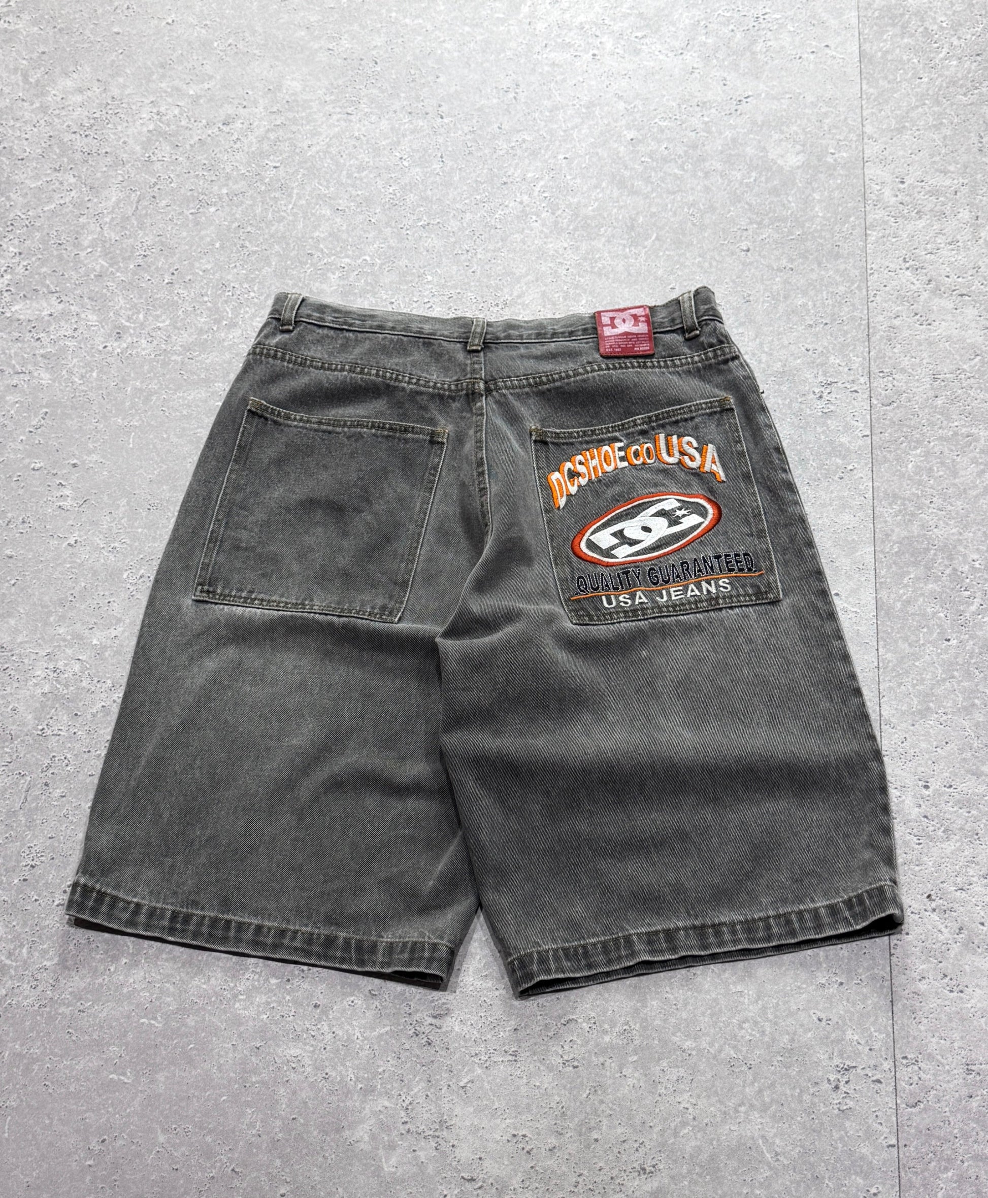 Vintage Y2K DC Shoes Embroidered Jorts (34")