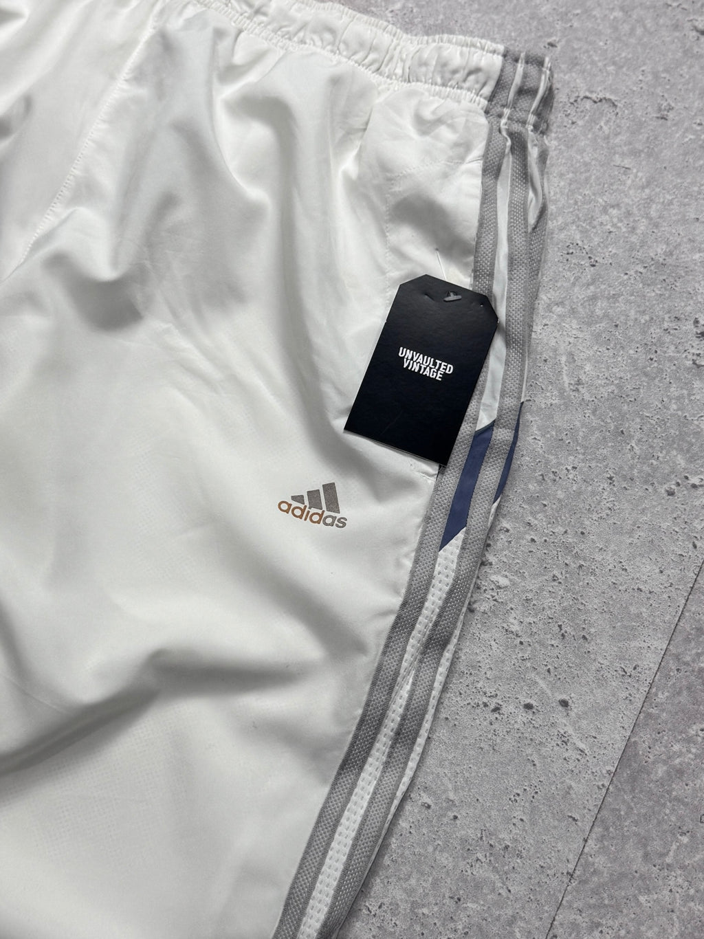 Vintage 2000s Adidas 3/4 Track Shorts (M)